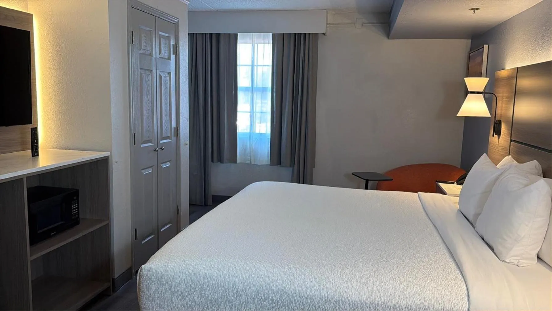 Bed in La Quinta by Wyndham Pinellas Park St Peterburg Clearwater