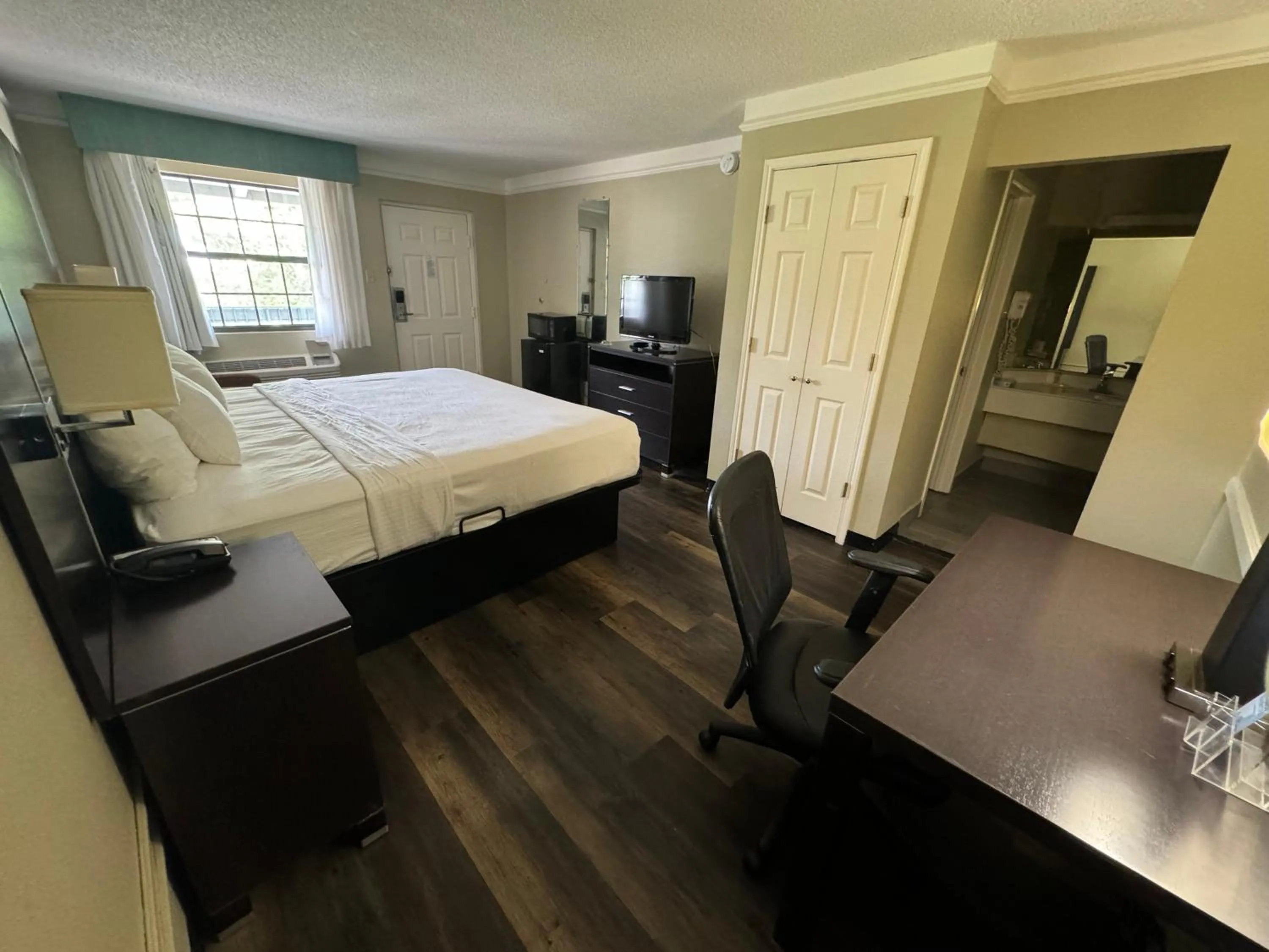 Bed in Travelodge by Wyndham Tuscaloosa