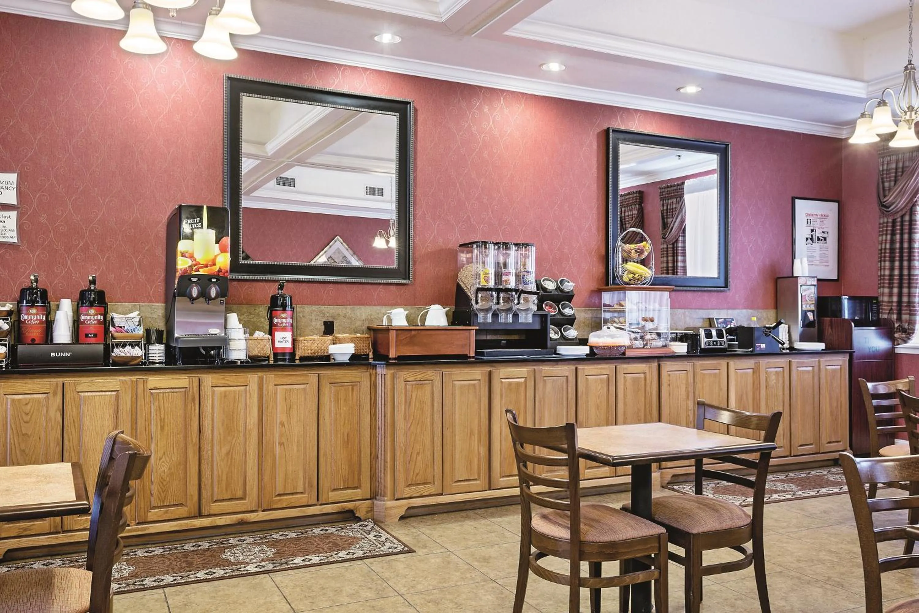 Restaurant/places to eat in Americas Best Value Inn - Gun Barrel City