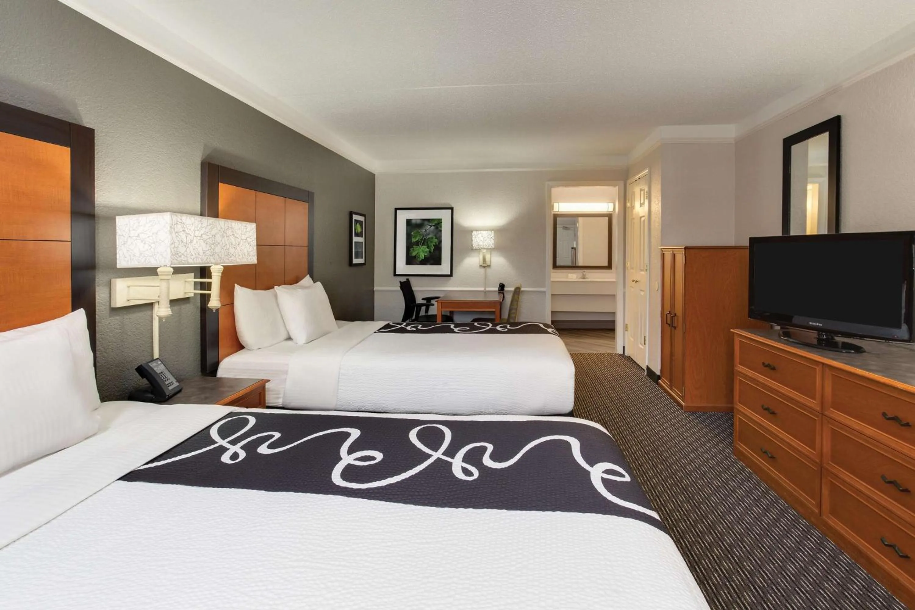 Photo of the whole room, Bed in Days Inn by Wyndham Gainesville Florida