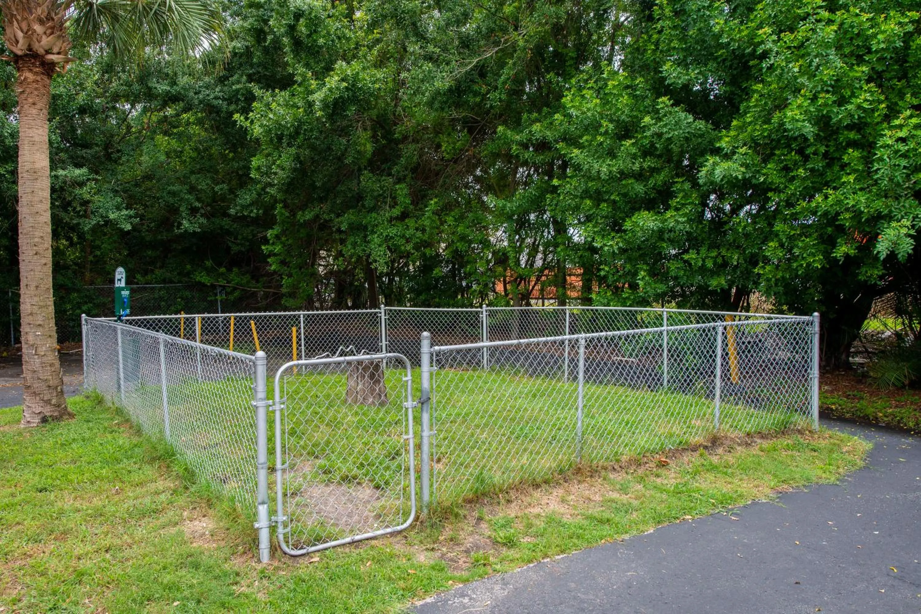 Property building in Red Roof Inn Tampa Bay - St. Petersburg