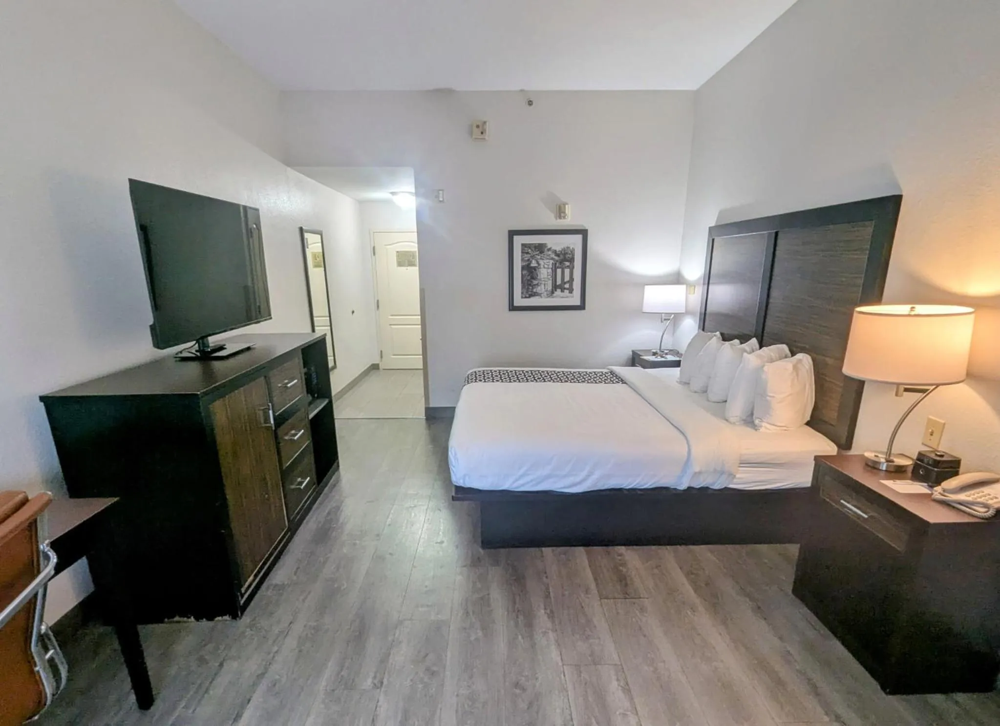 Photo of the whole room, Bed in La Quinta by Wyndham Prattville