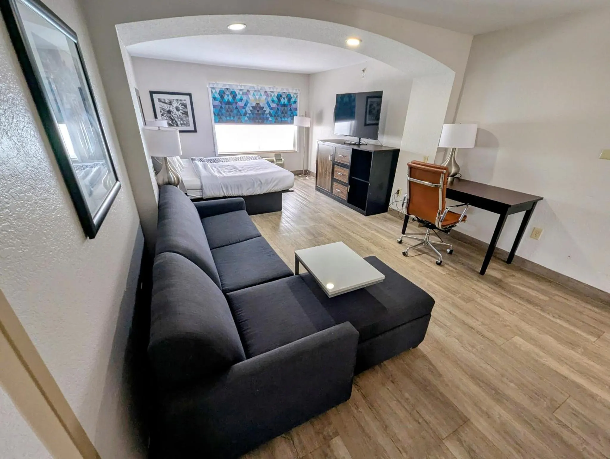 Photo of the whole room, Bed in La Quinta by Wyndham Prattville