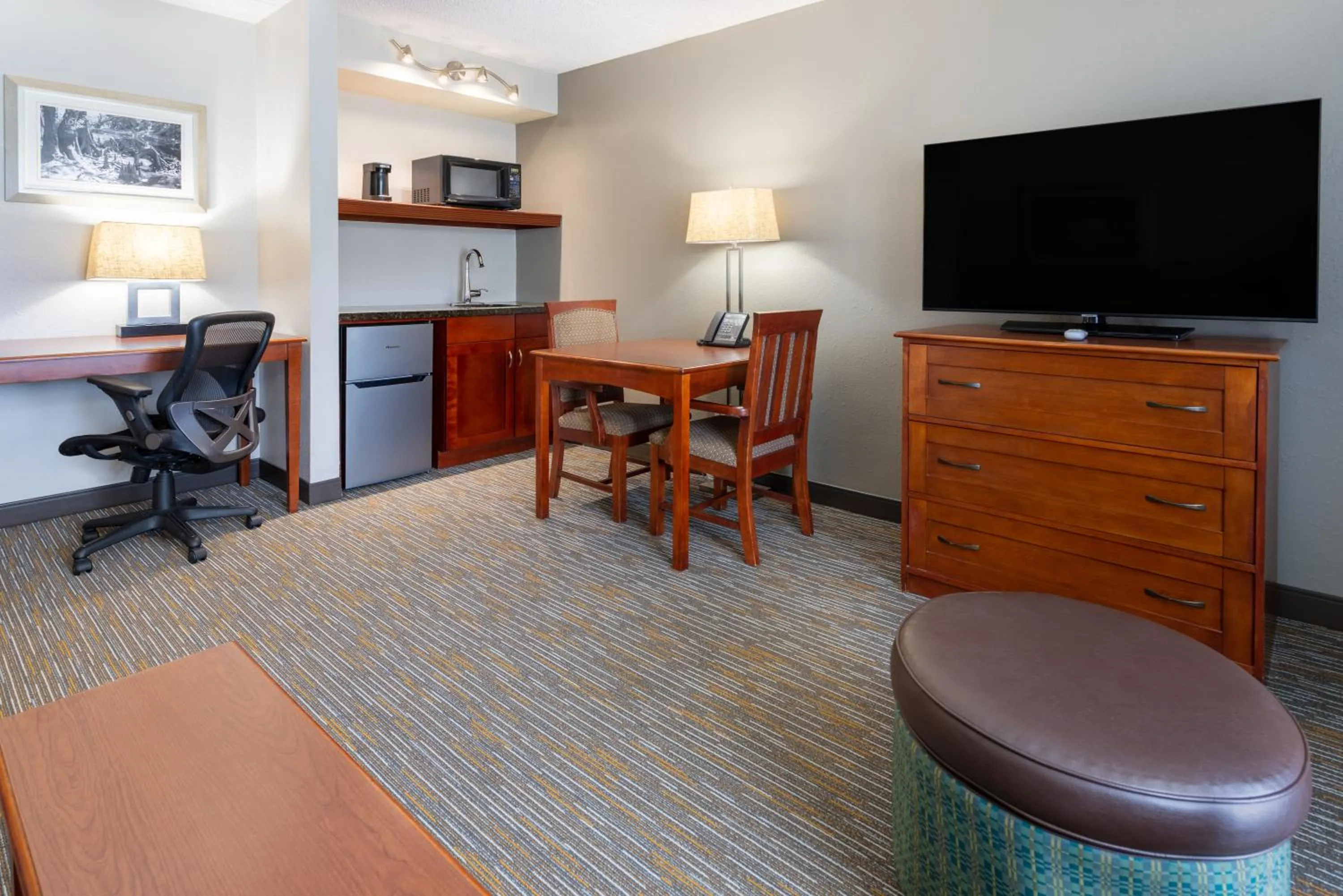 TV and multimedia in Wingate by Wyndham Valdosta/Moody AFB