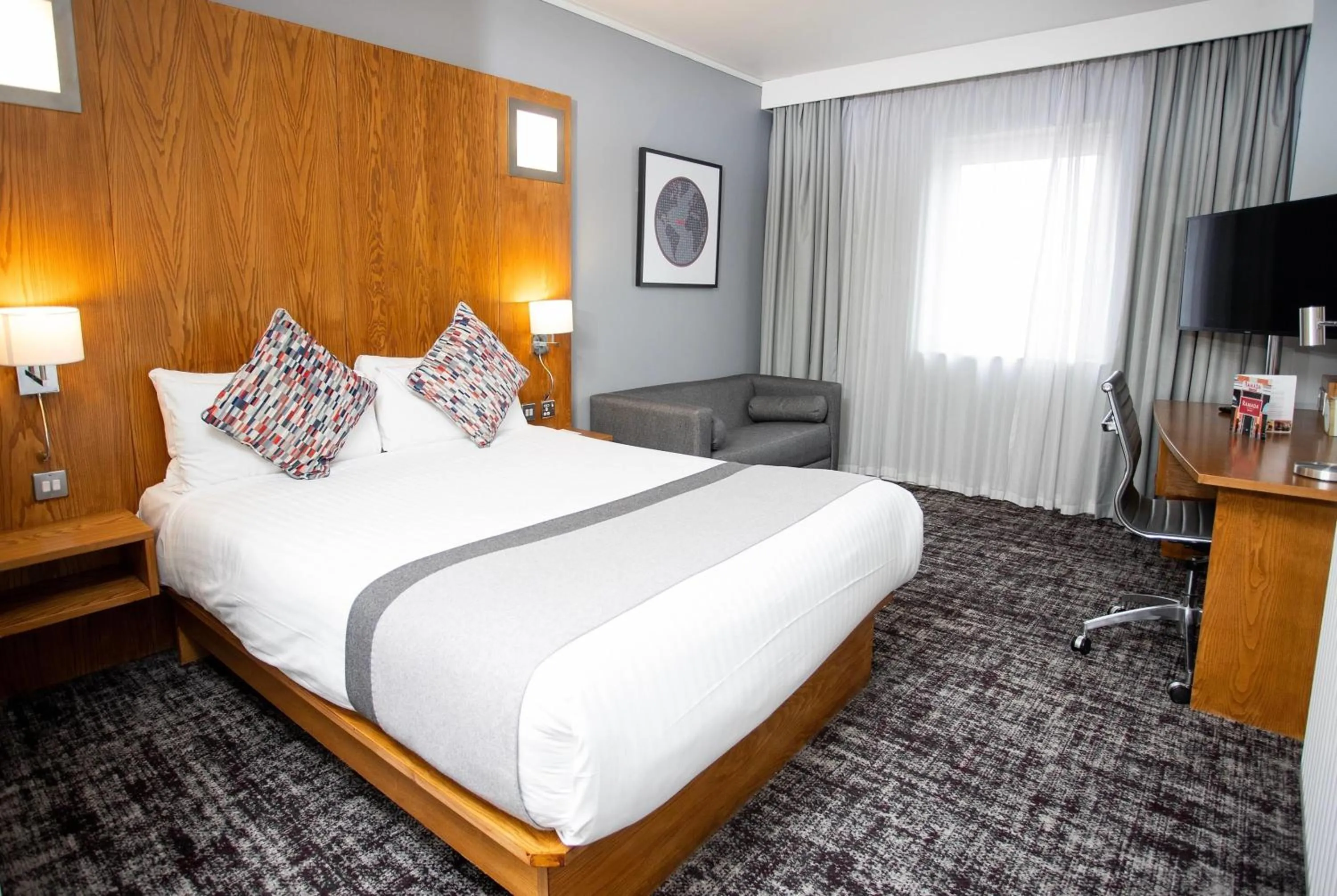 Photo of the whole room, Bed in Ramada by Wyndham Belfast