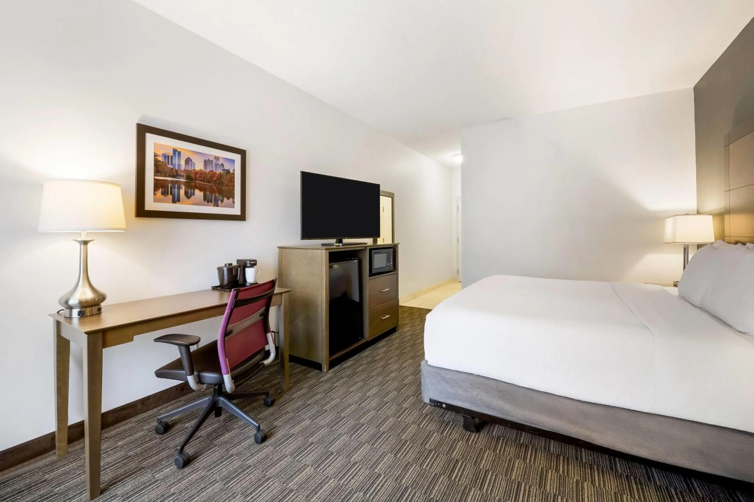 Photo of the whole room, Bed in La Quinta by Wyndham Atlanta Douglasville