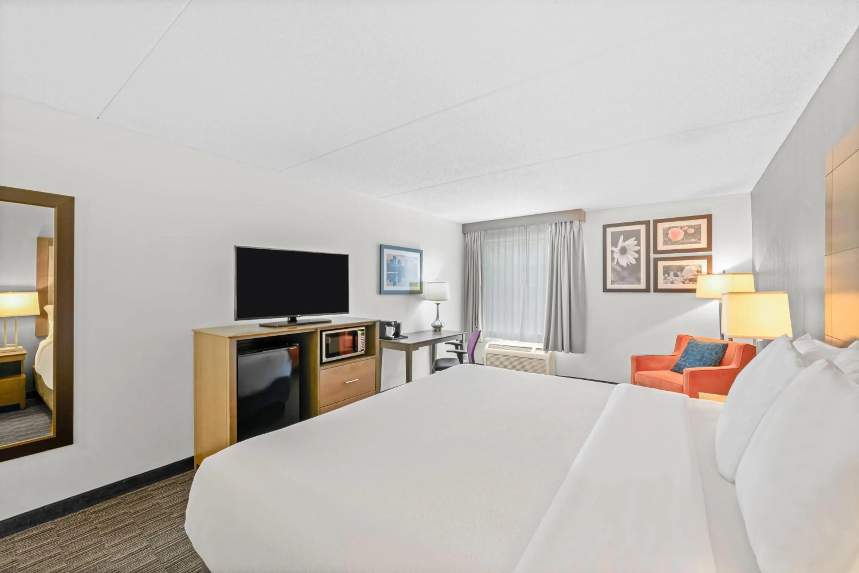 Photo of the whole room, Bed in La Quinta by Wyndham Atlanta Douglasville