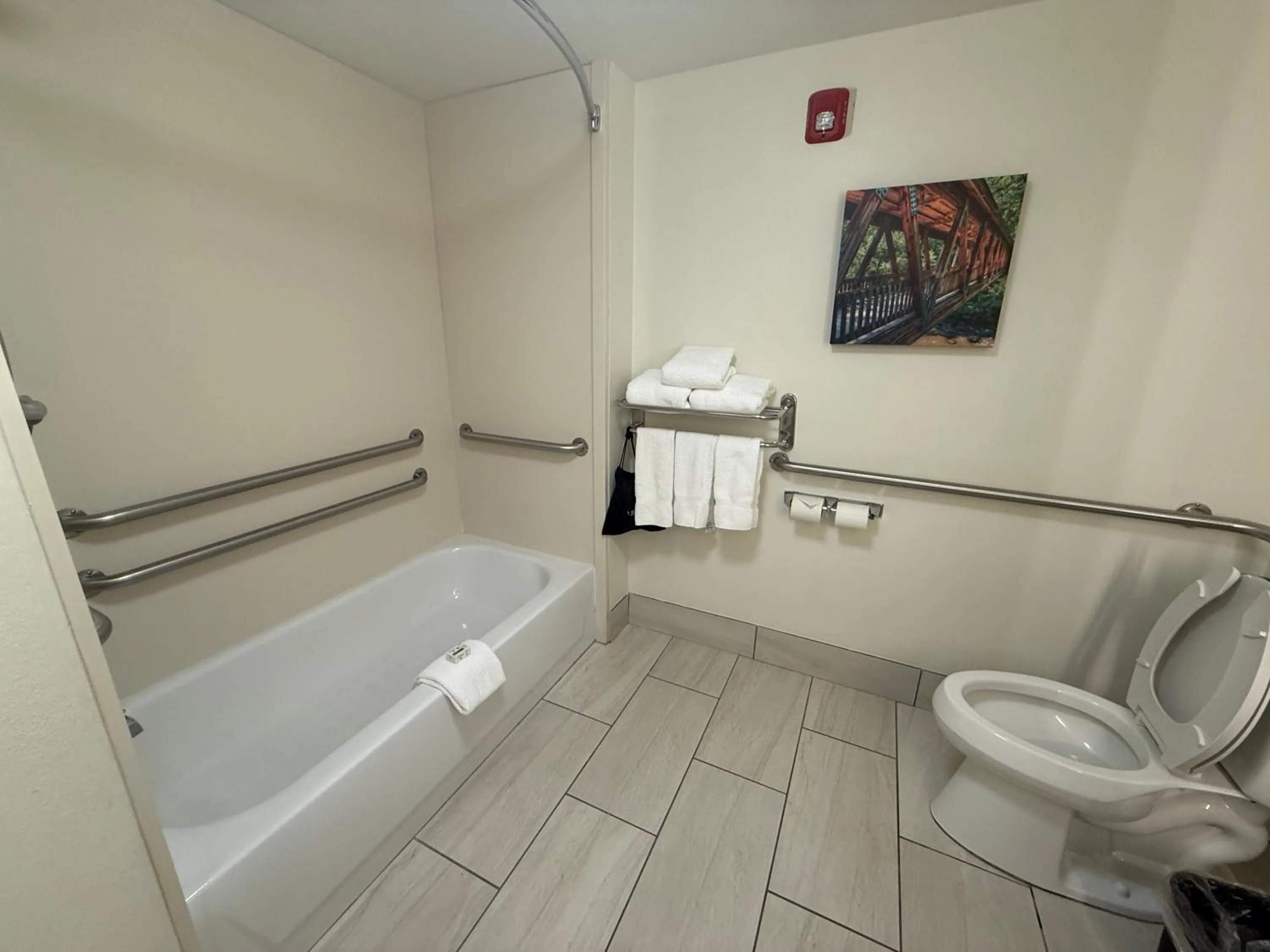 Bathroom in La Quinta by Wyndham Atlanta Douglasville