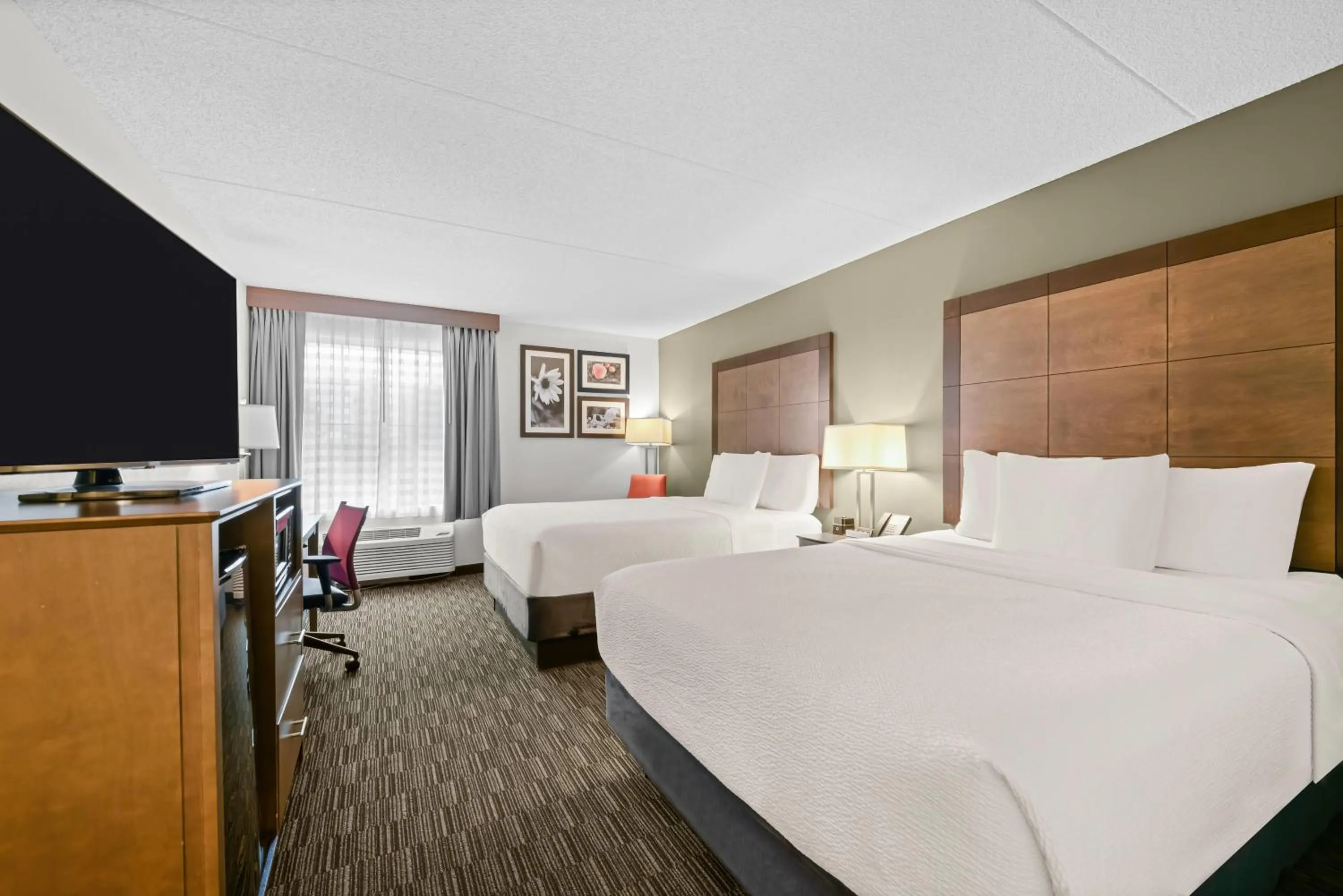 Photo of the whole room, Bed in La Quinta by Wyndham Atlanta Douglasville