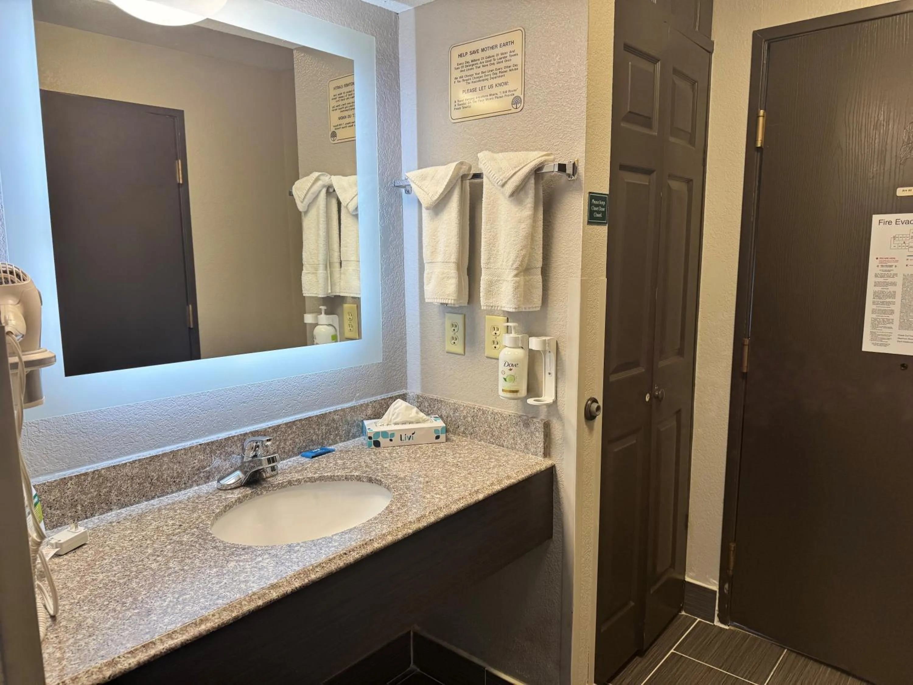 Bathroom in Wingate by Wyndham Memphis East