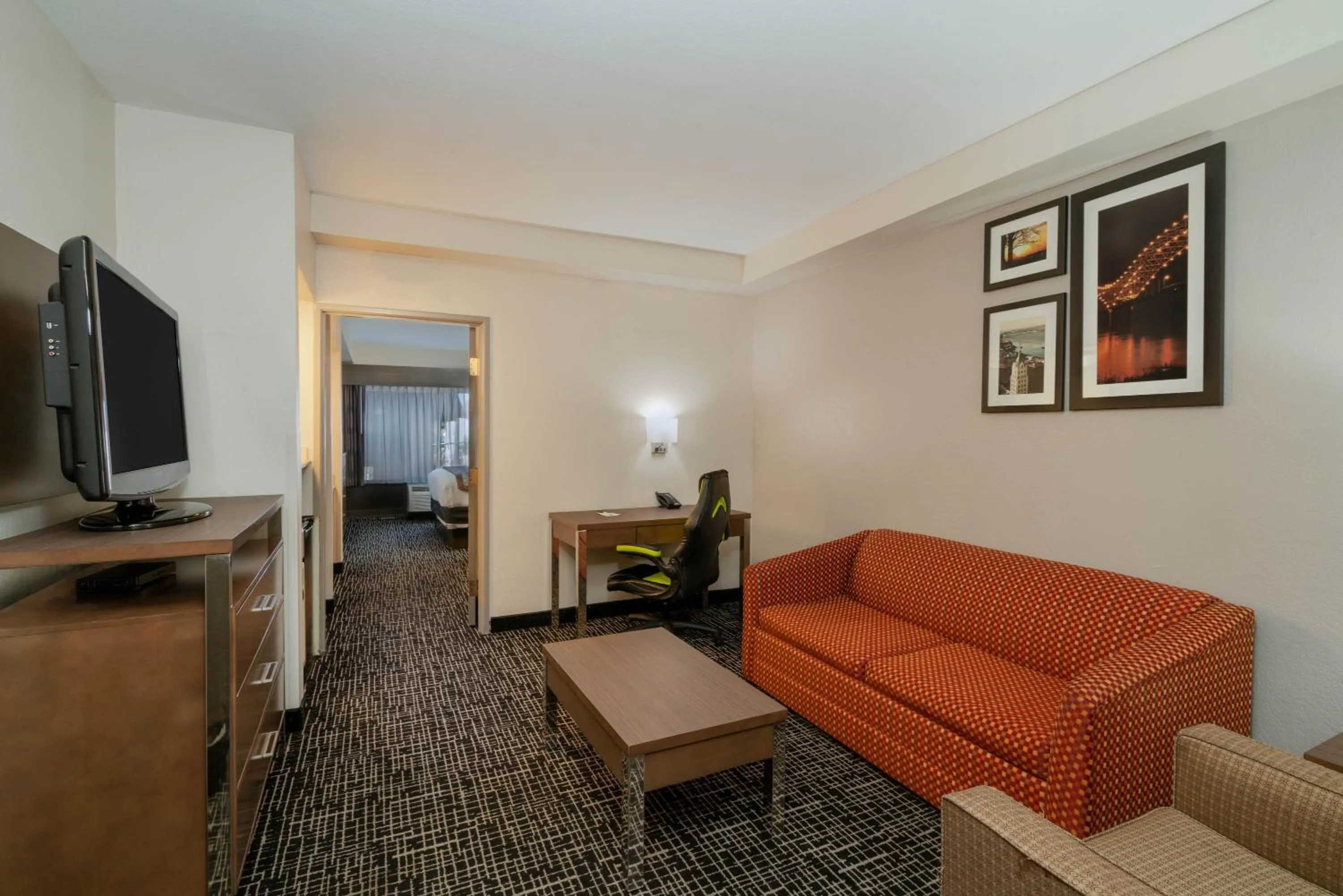 Living room in Wingate by Wyndham Memphis East