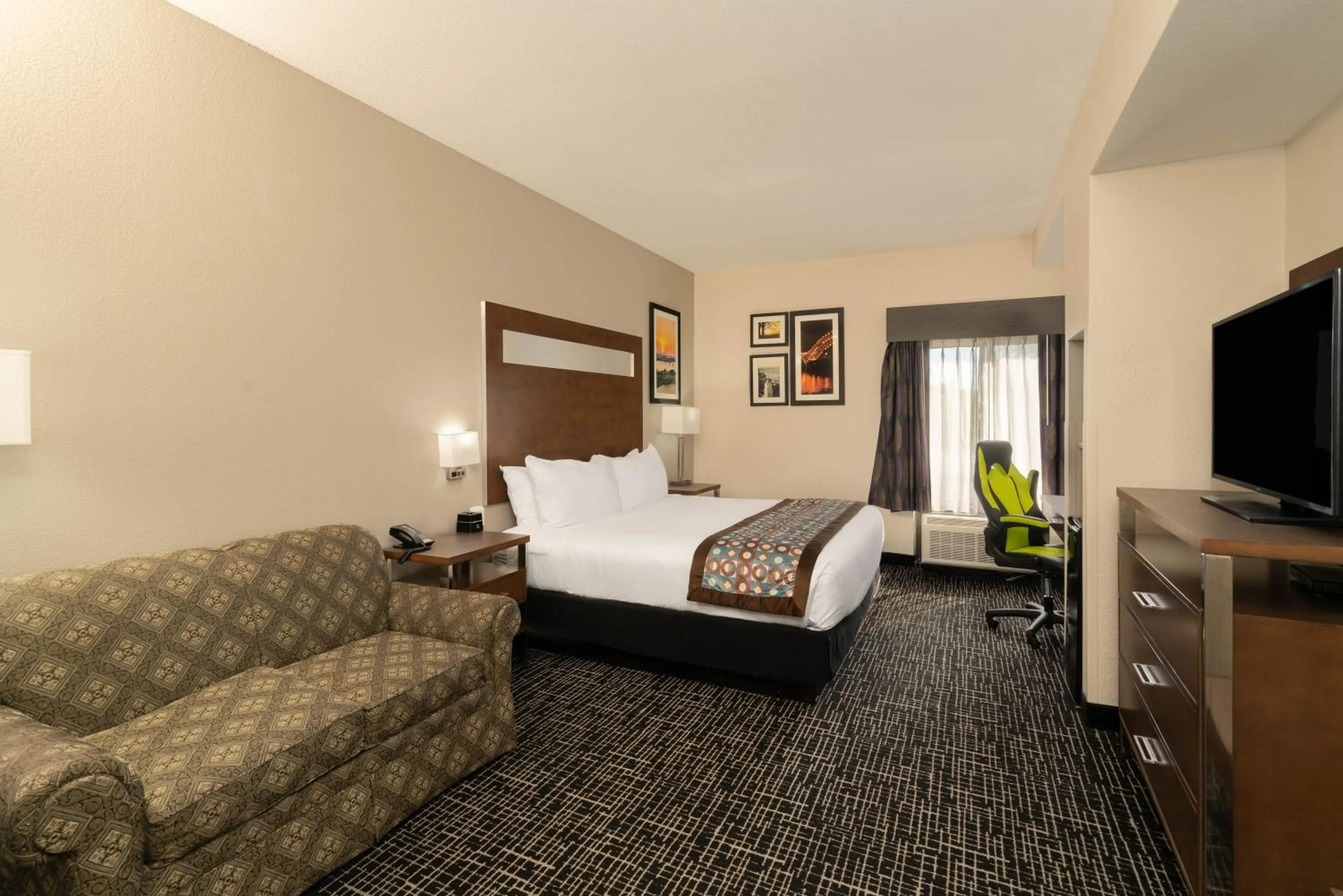 Photo of the whole room, Bed in Wingate by Wyndham Memphis East