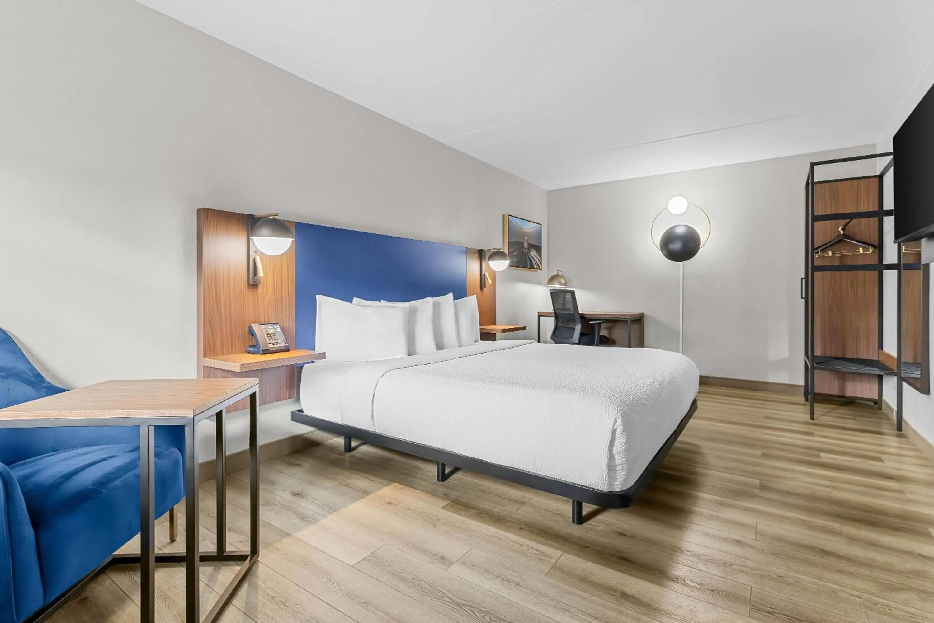 Bed in La Quinta Inn by Wyndham Huntsville Research Park