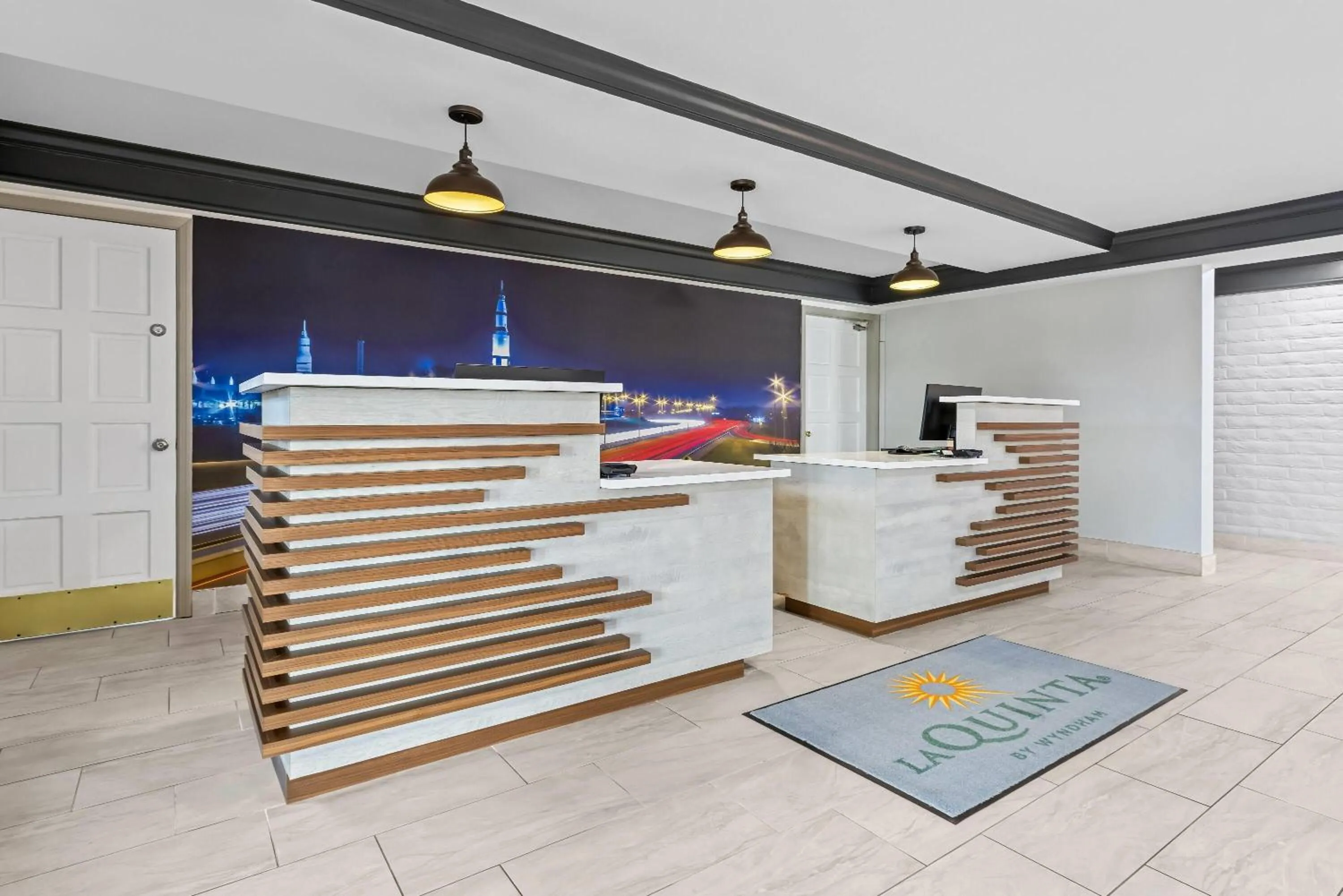 Lobby or reception in La Quinta Inn by Wyndham Huntsville Research Park