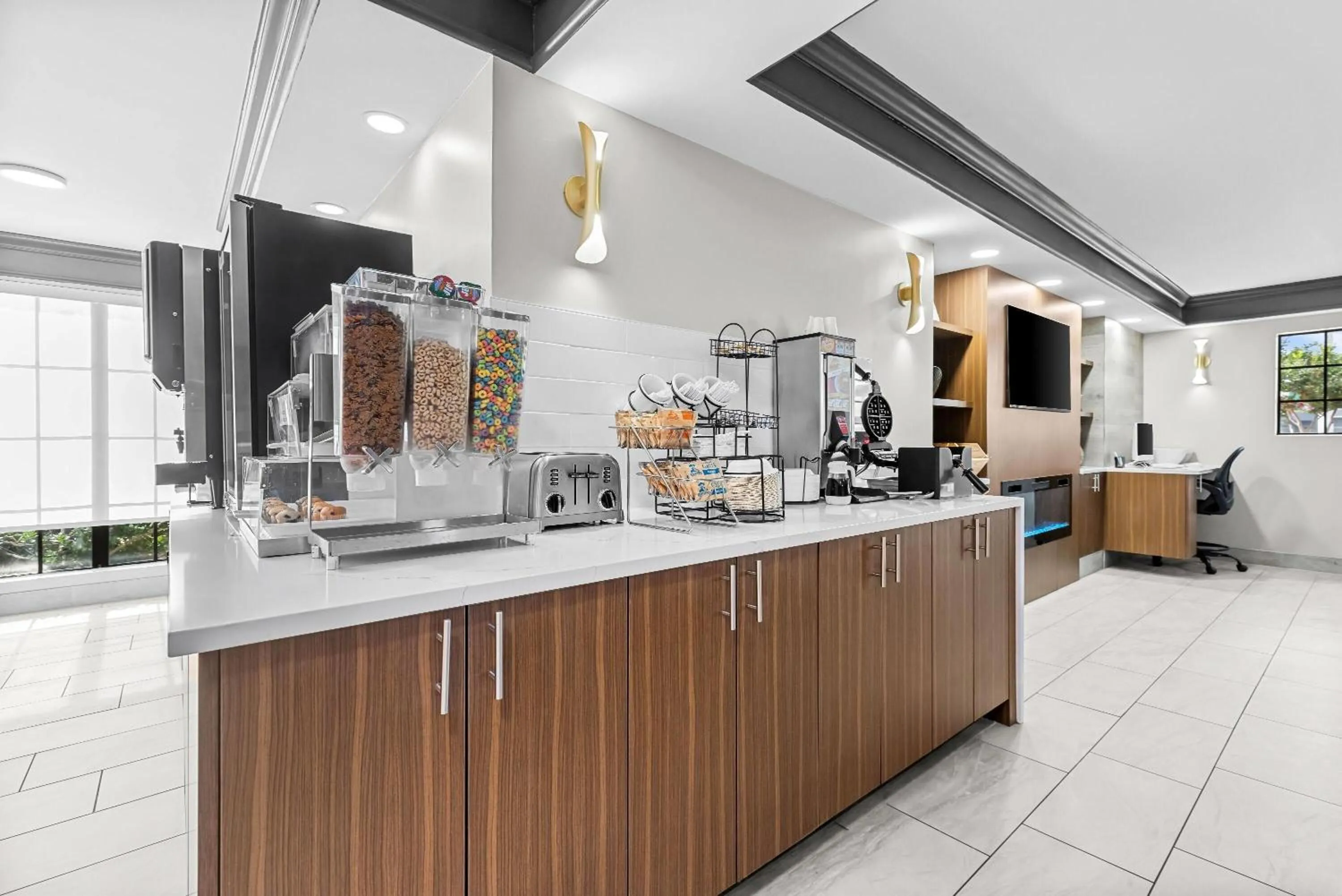 Property building in La Quinta Inn by Wyndham Huntsville Research Park