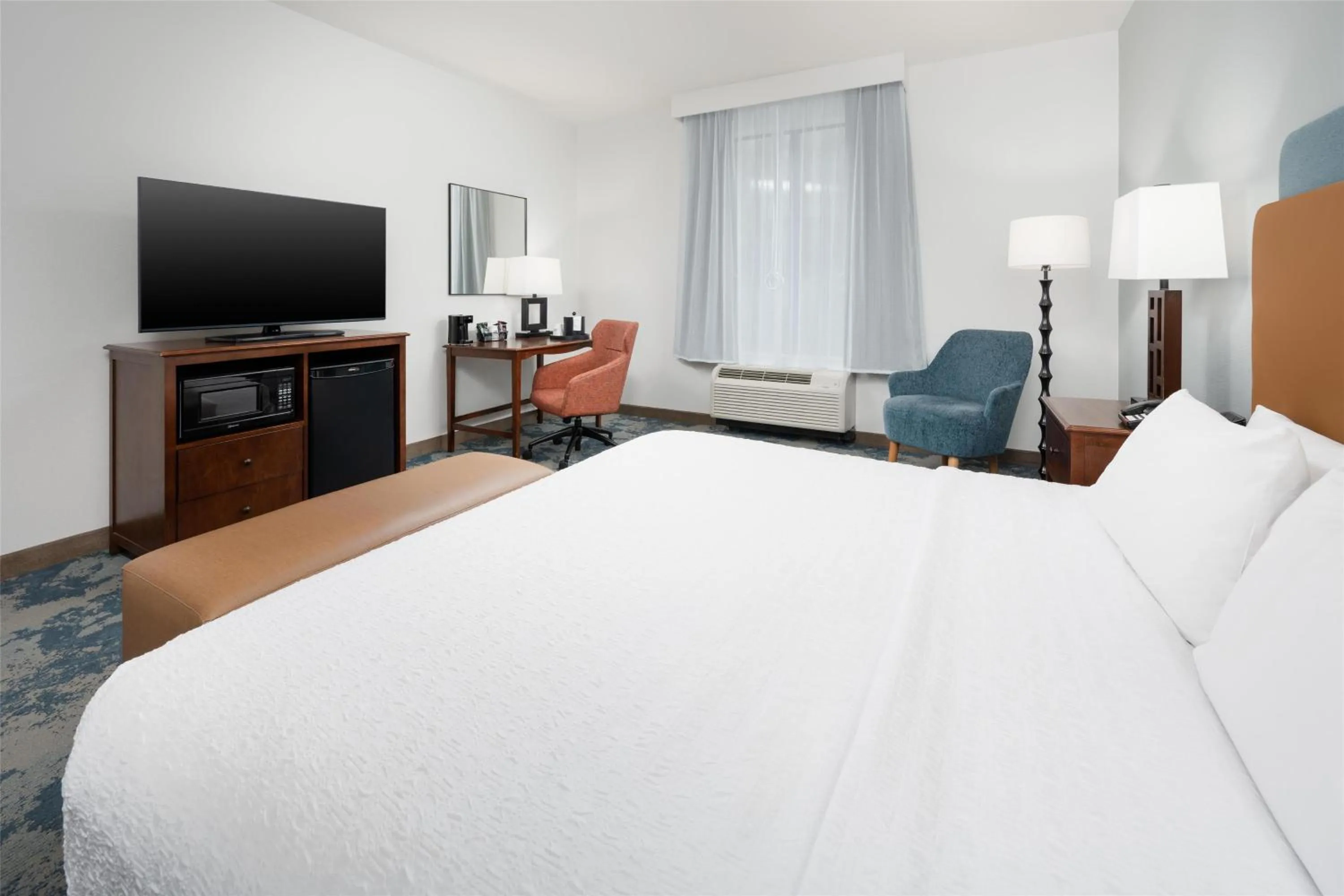 Bedroom, Bed in Hampton Inn Cleveland Tennessee