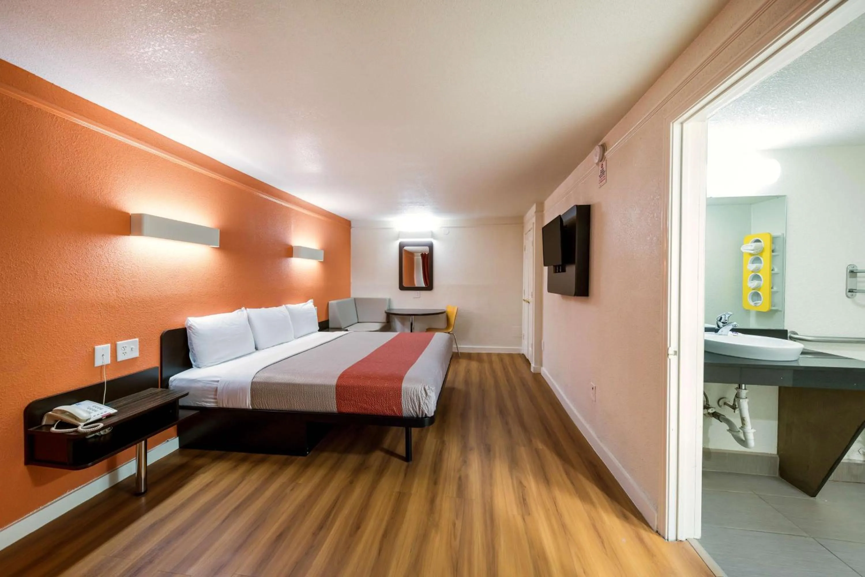 TV and multimedia, Bed in Motel 6-Dallas, TX - Farmers Branch