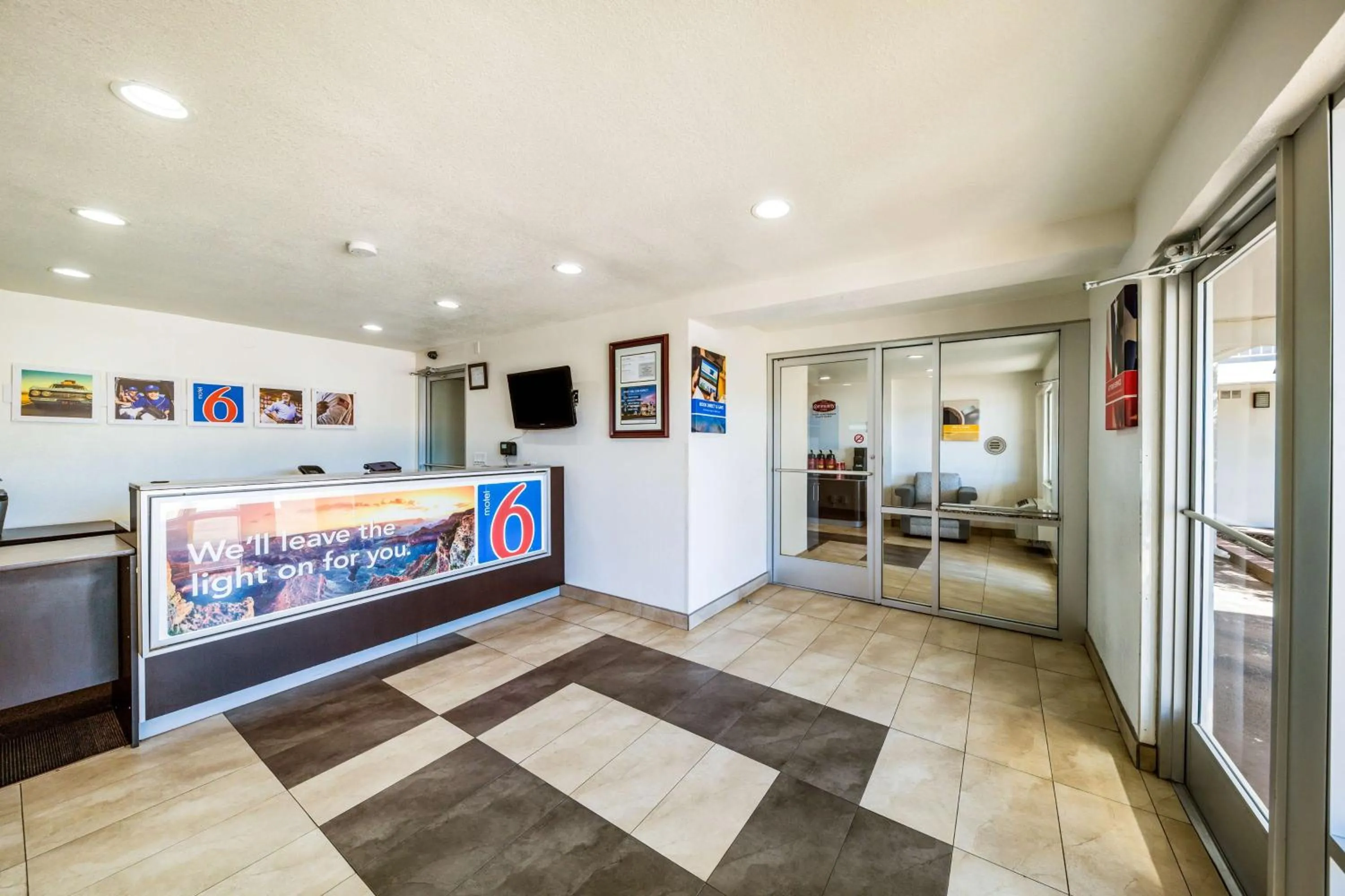 Lobby or reception in Motel 6-Dallas, TX - Farmers Branch