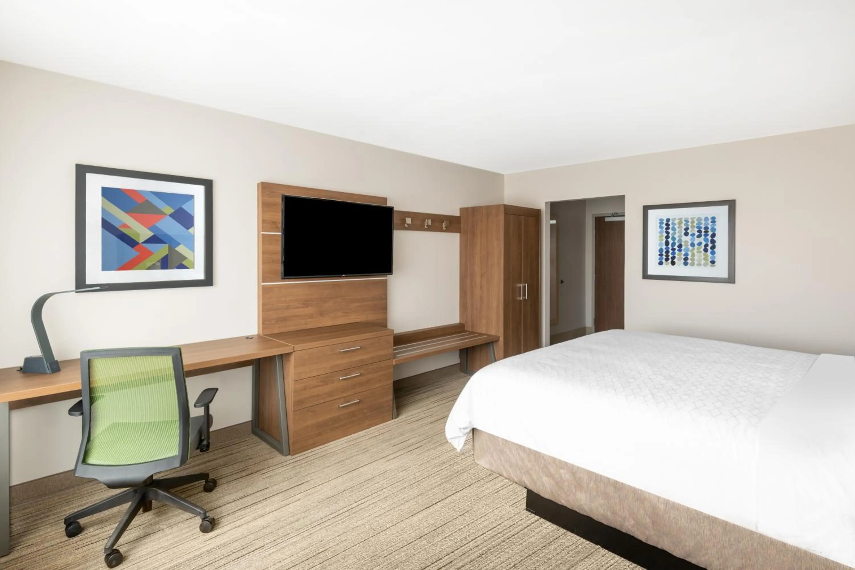 Bedroom, Bed in Holiday Inn Express & Suites - Phoenix - Airport North by IHG