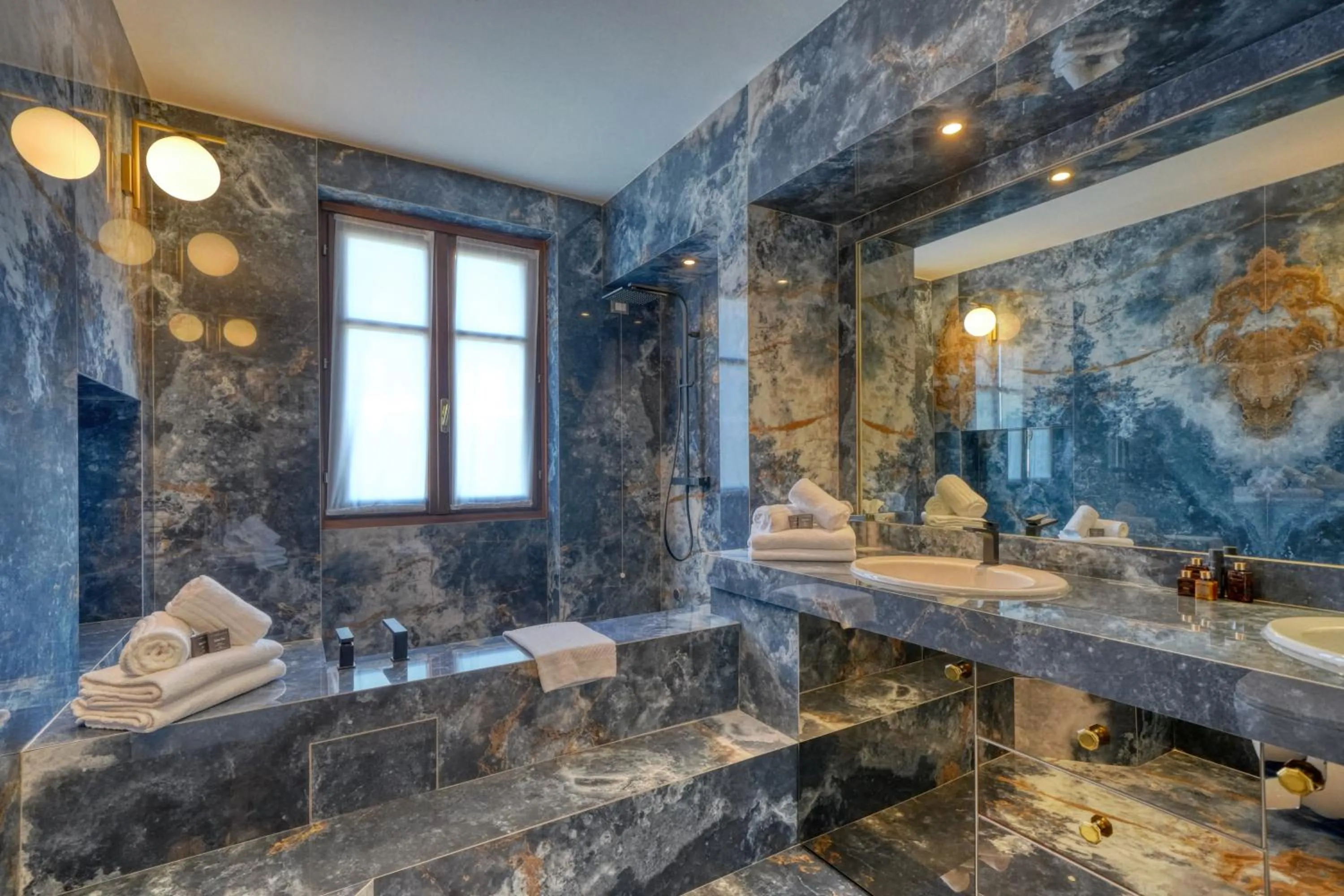 Bathroom in Palazzo della Scala Spa Hotel Suites & Apartments