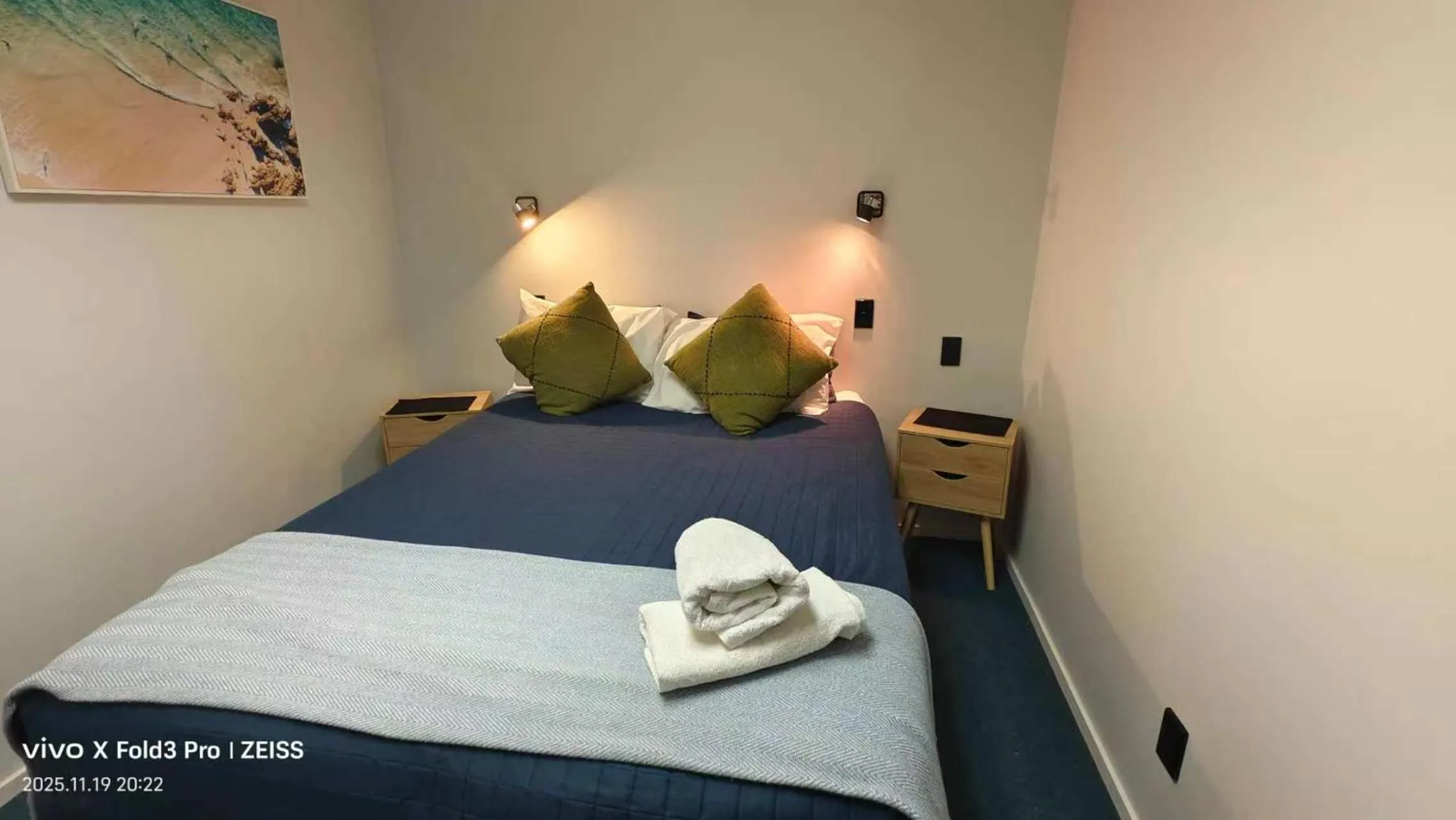 Bed in Chanel Court Motel