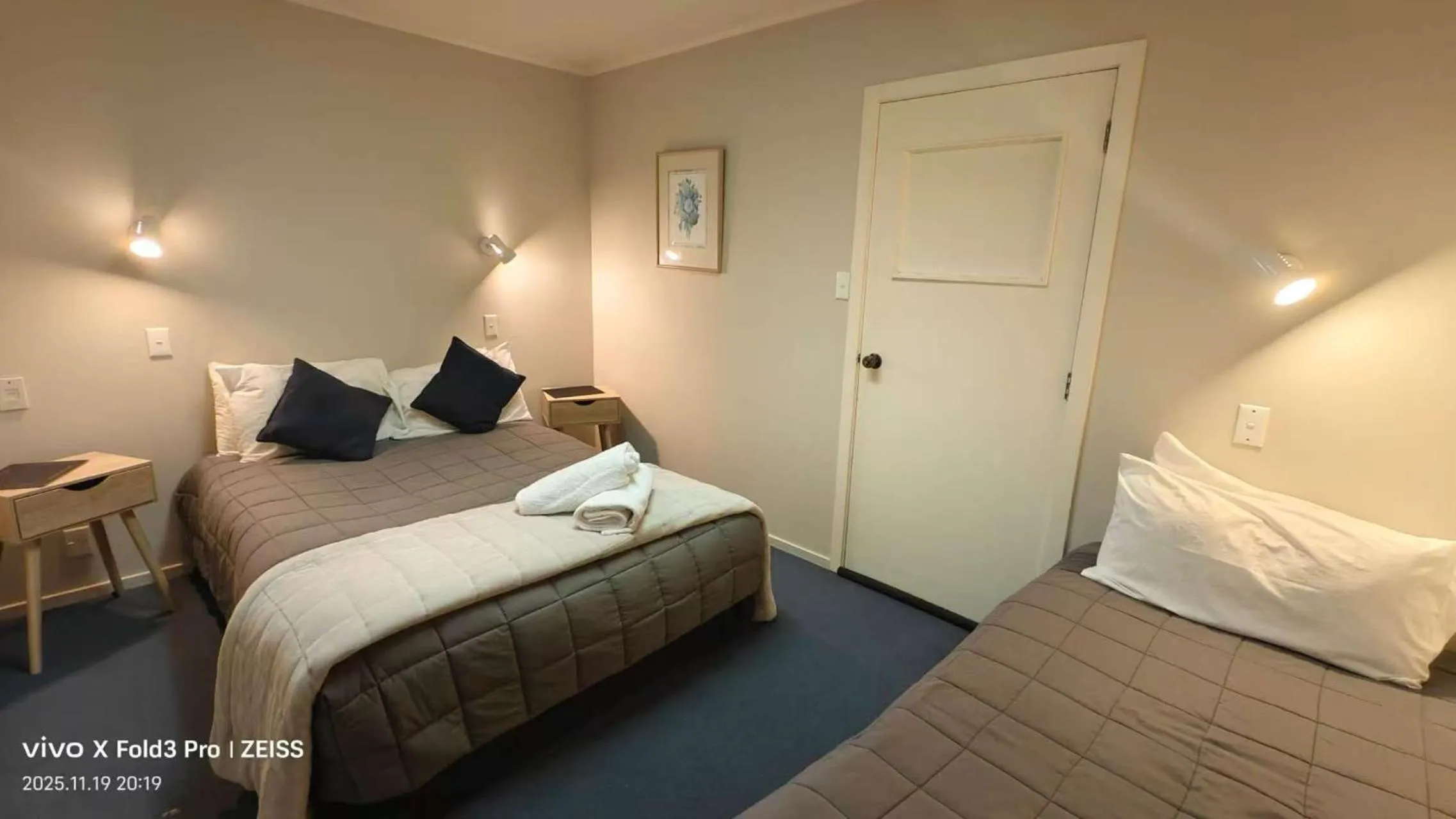 Bed in Chanel Court Motel