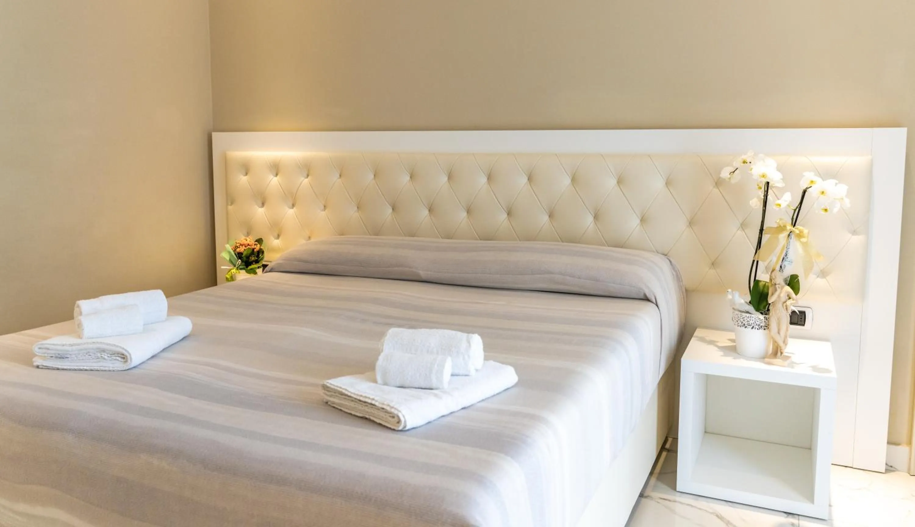 Bed in Residence Hotel Alba Palace