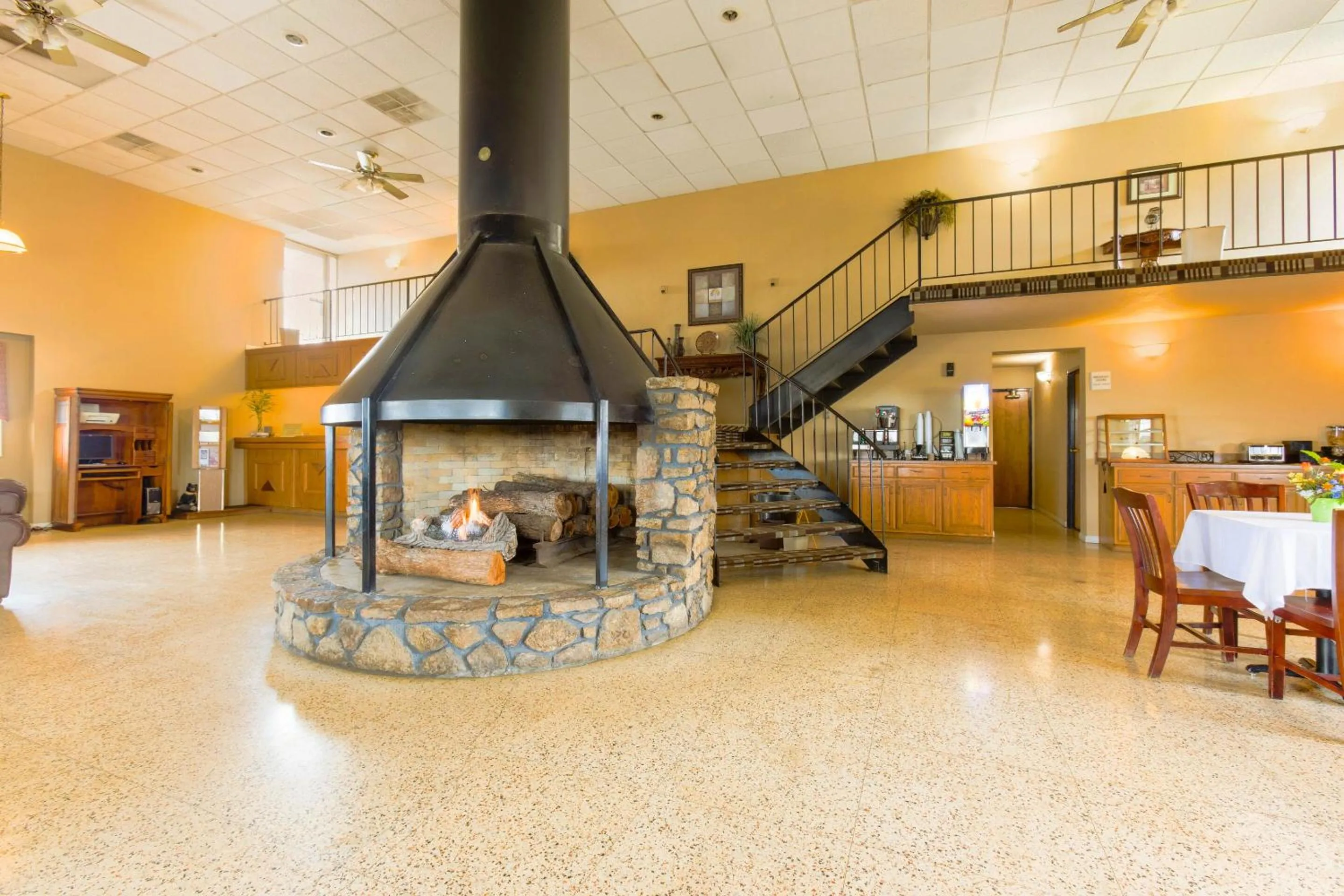 Lobby or reception in OYO Hotel Lebanon MO I-44