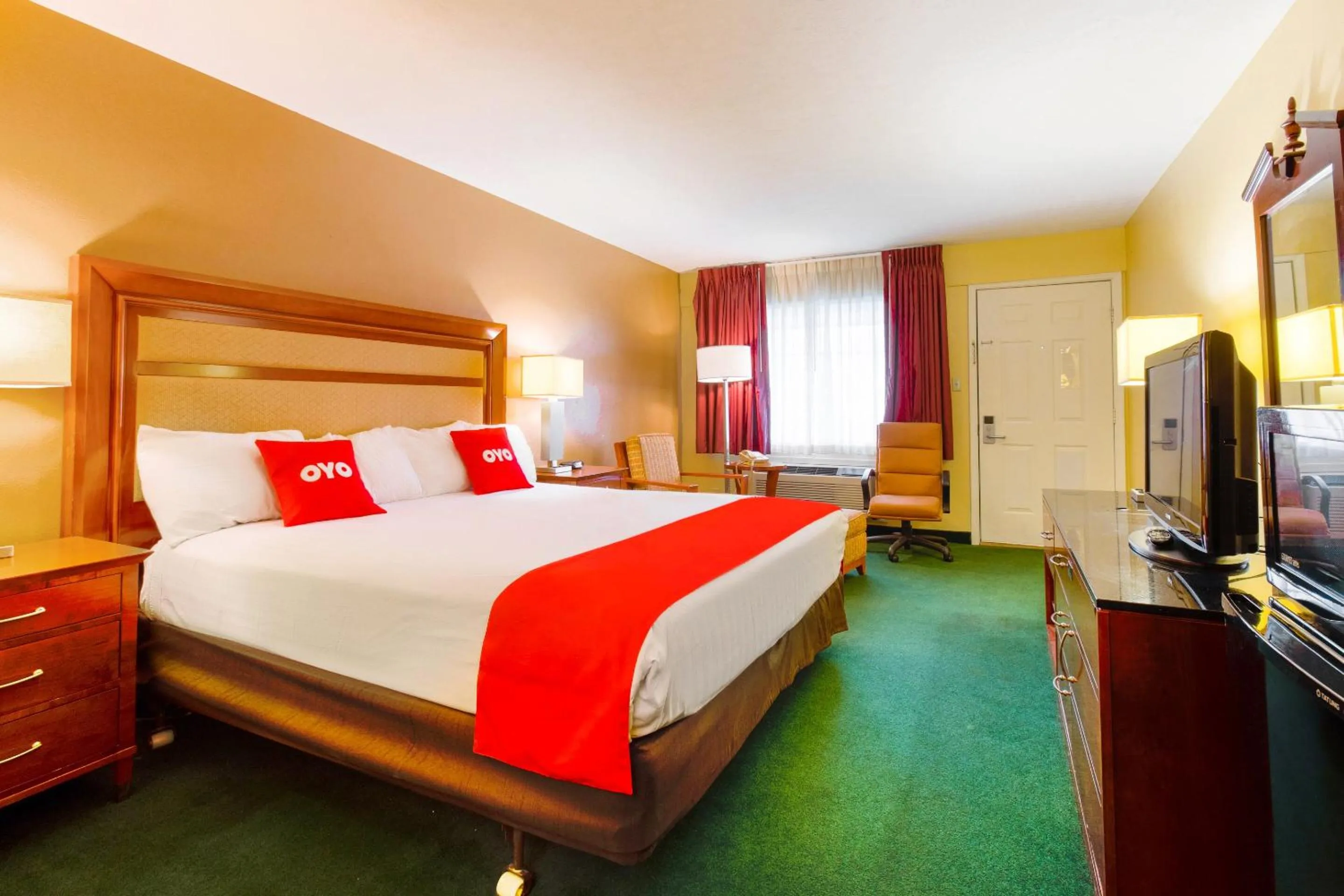 Bedroom, Bed in OYO Hotel Lebanon MO I-44