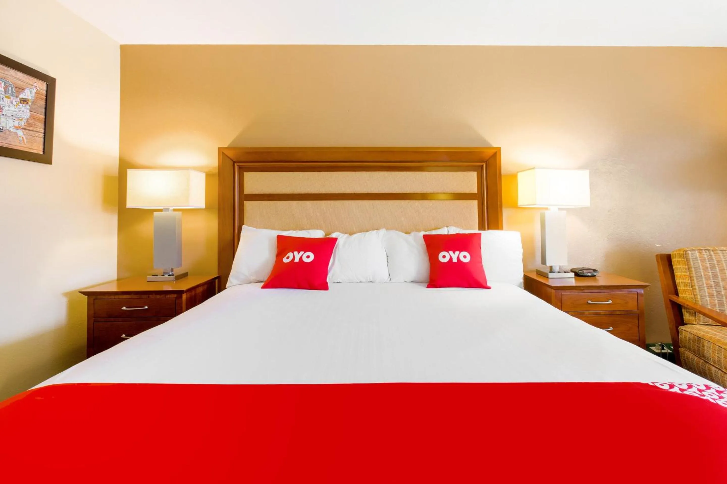 Bedroom, Bed in OYO Hotel Lebanon MO I-44