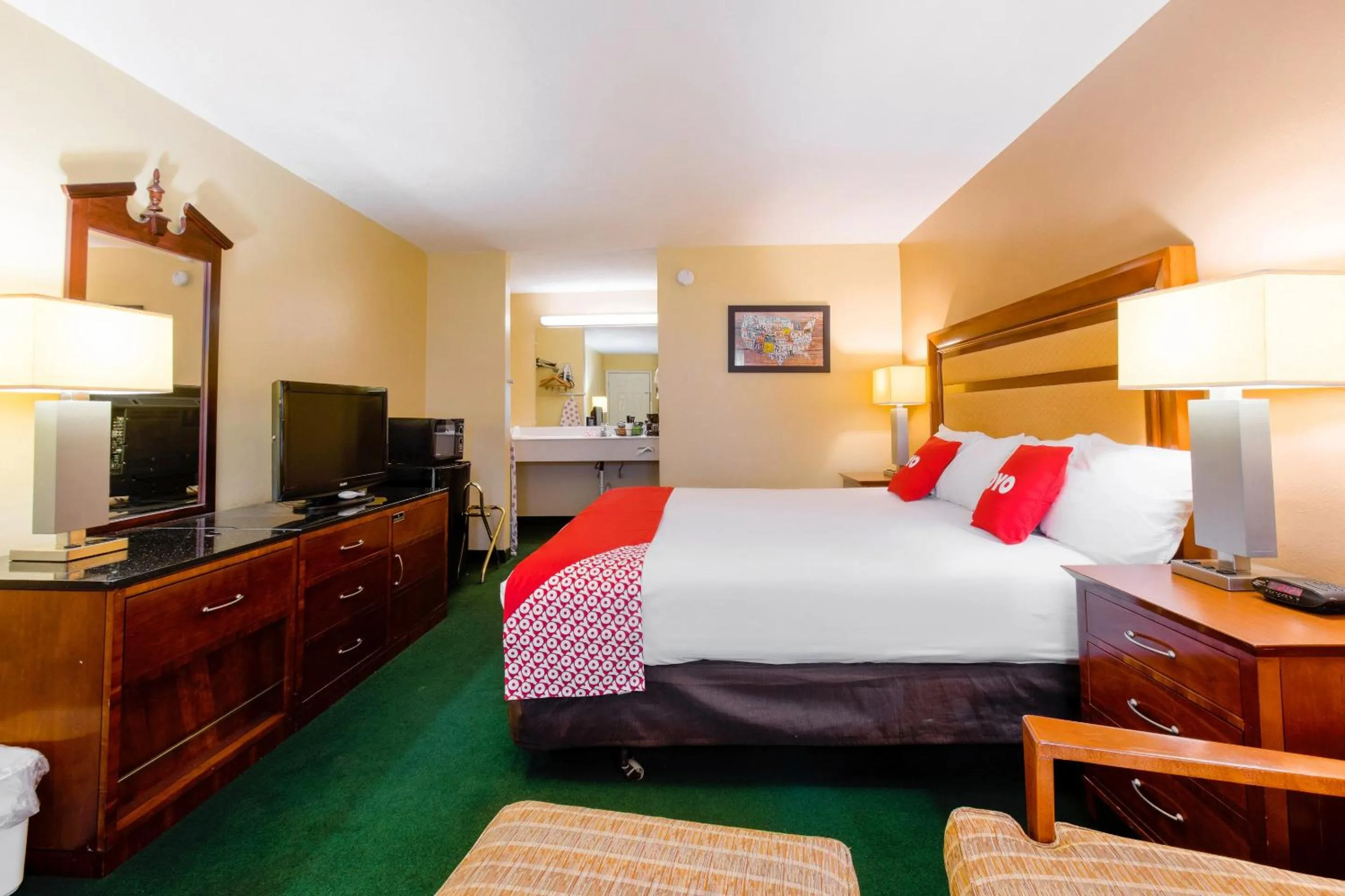 Bedroom, Bed in OYO Hotel Lebanon MO I-44