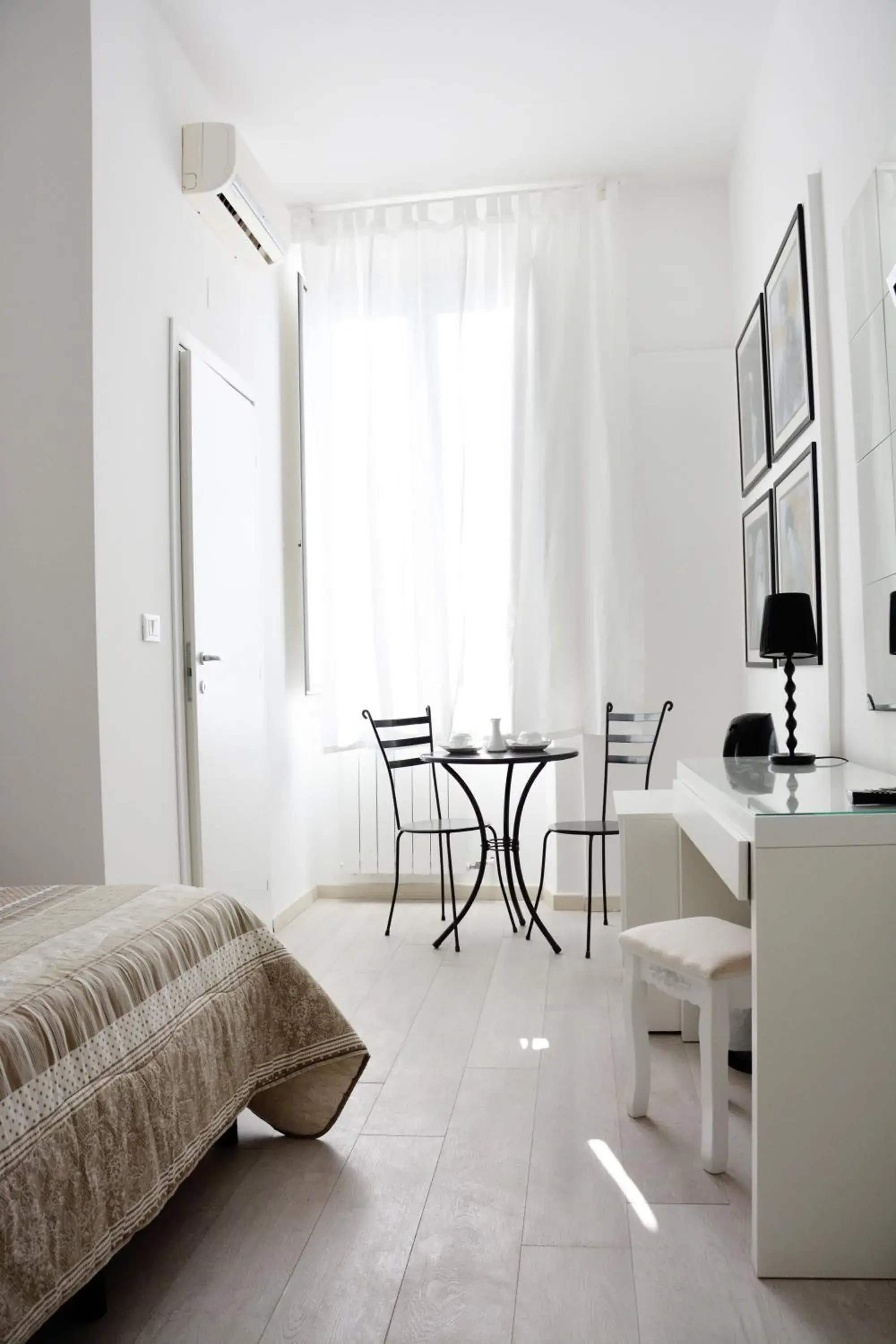 Standard Double Room in City Hotel Standard Double Room in City Hotel