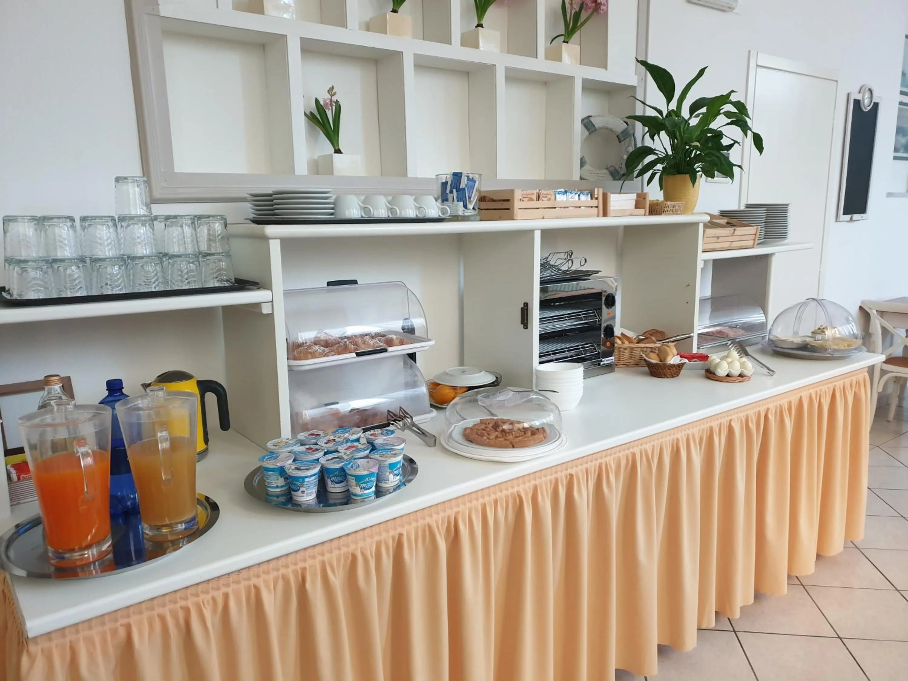 Food and drinks in City Hotel