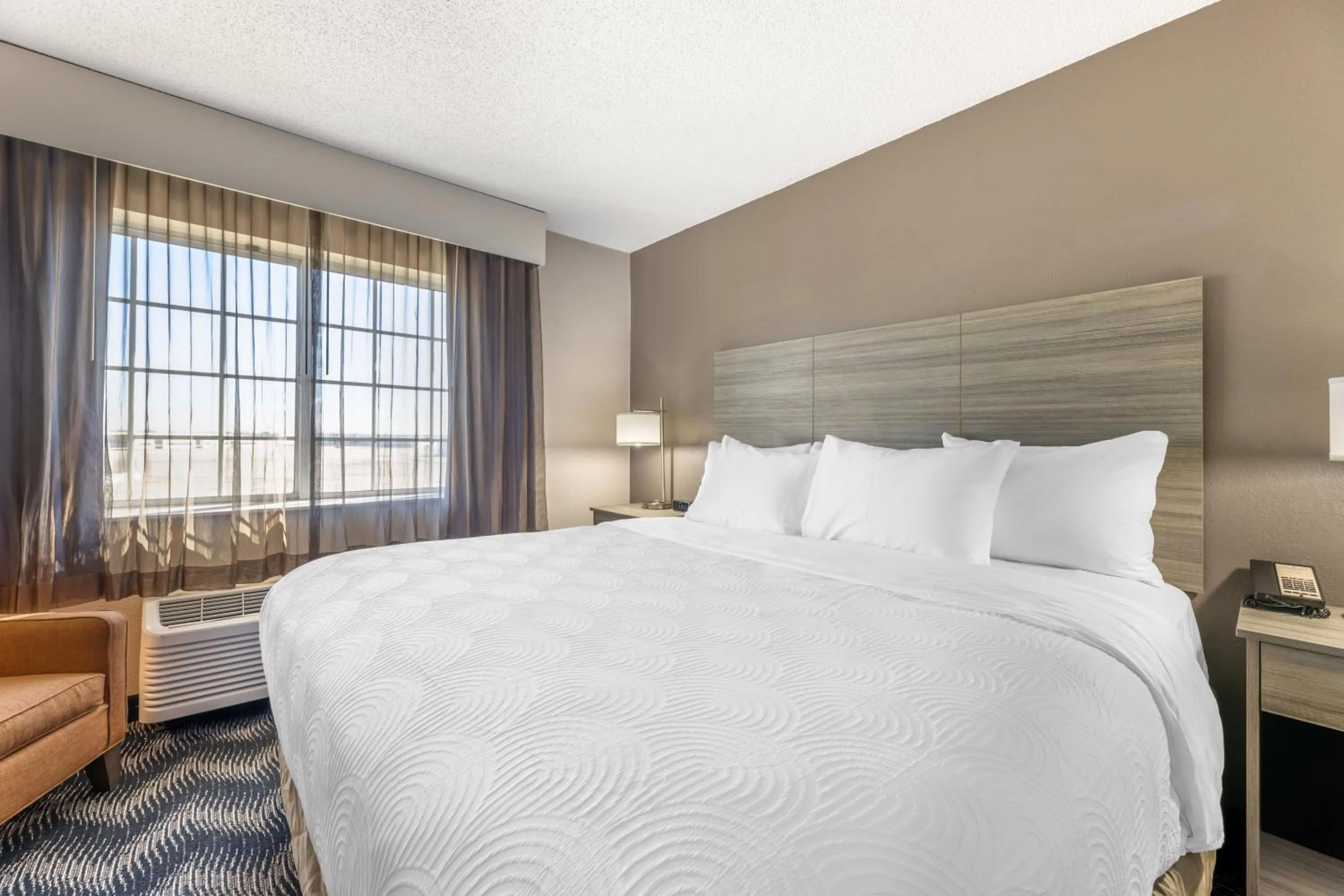 Bed in Country Inn & Suites by Radisson Bolingbrook, I-55
