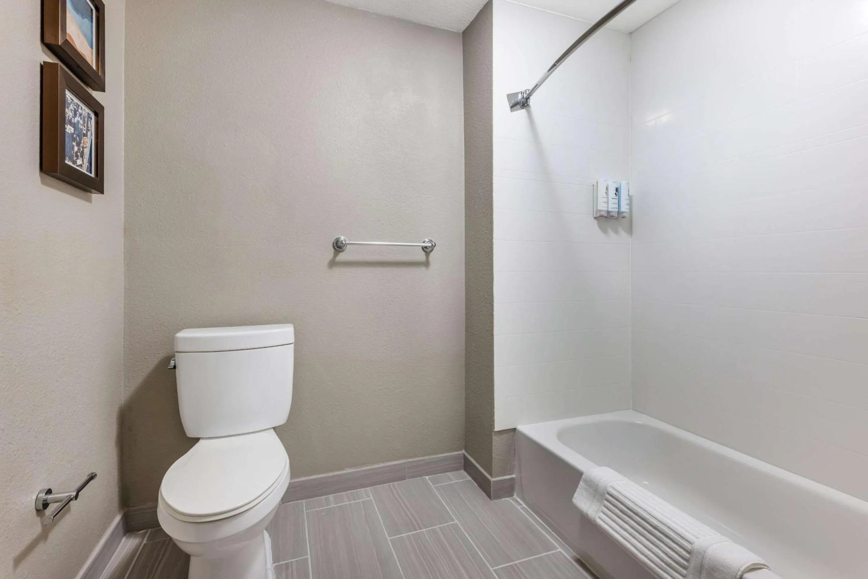 Bedroom in Country Inn & Suites by Radisson Bolingbrook, I-55