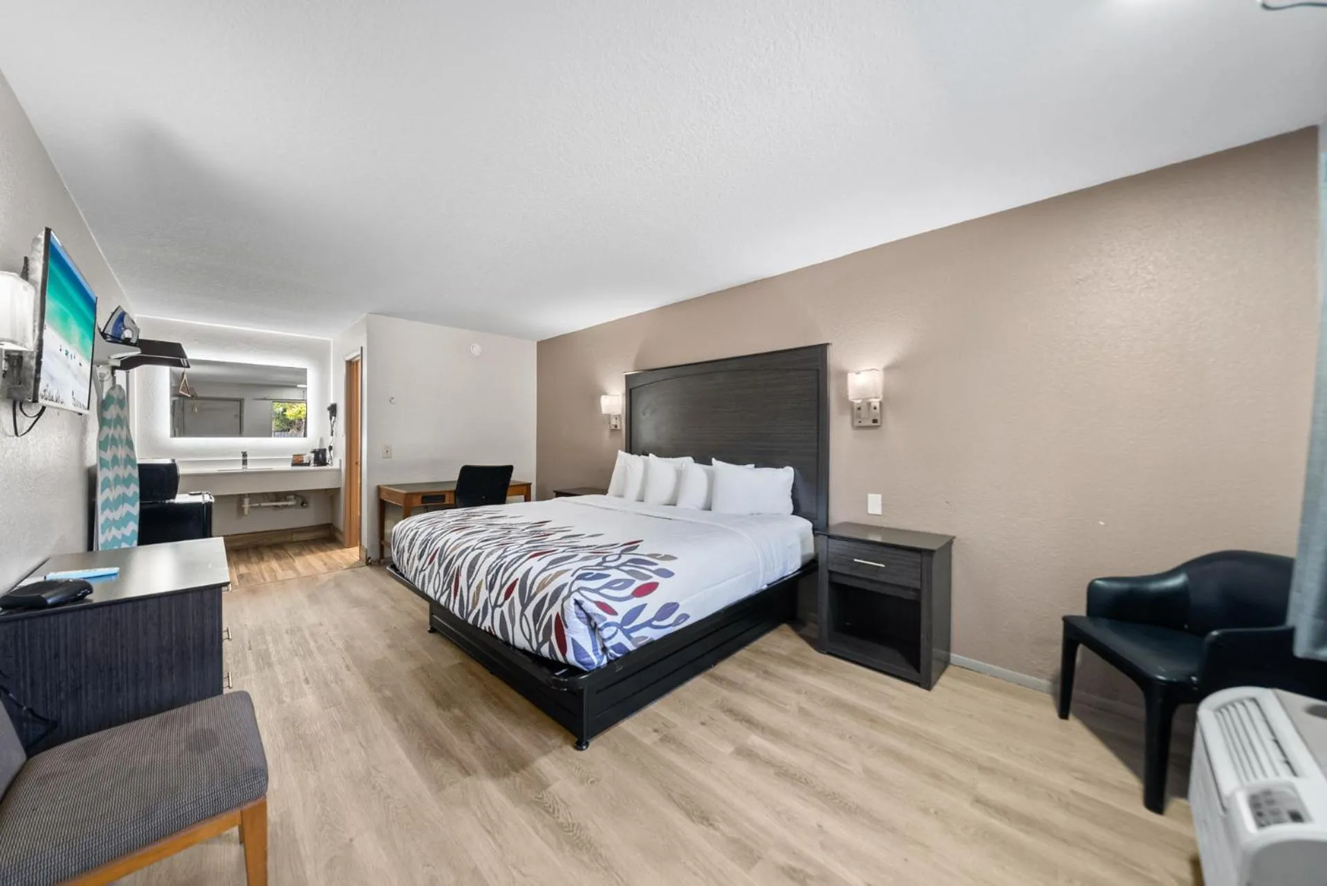 Bed in Executive Inn - Panama City Beach