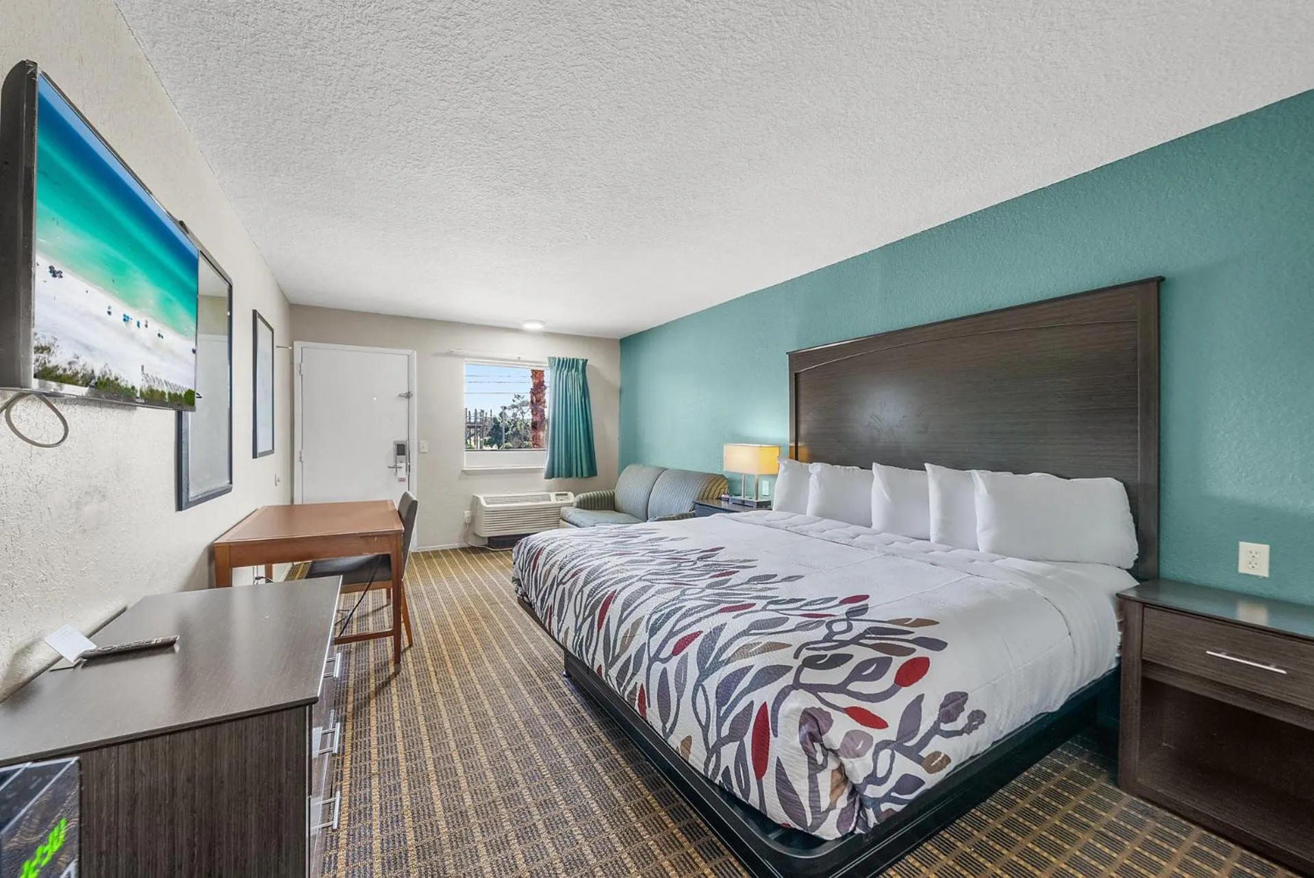 Bed in Executive Inn - Panama City Beach