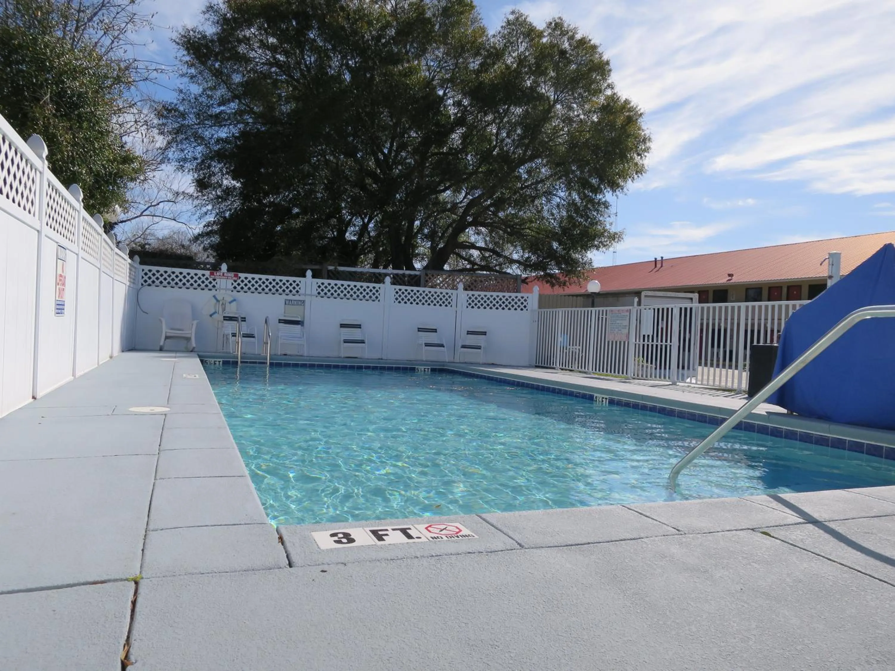 Swimming pool in Executive Inn - Panama City Beach