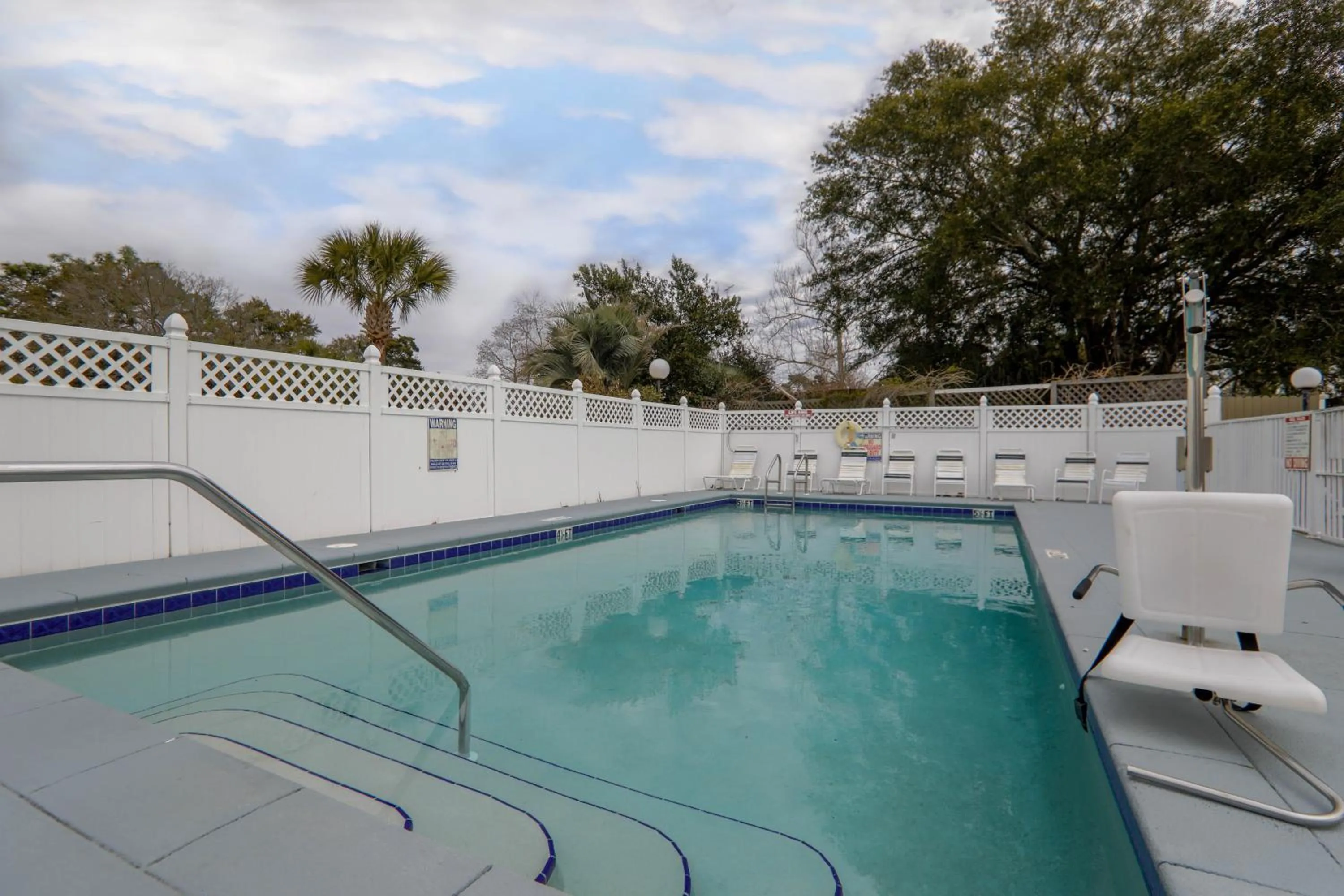 Executive Inn - Panama City Beach