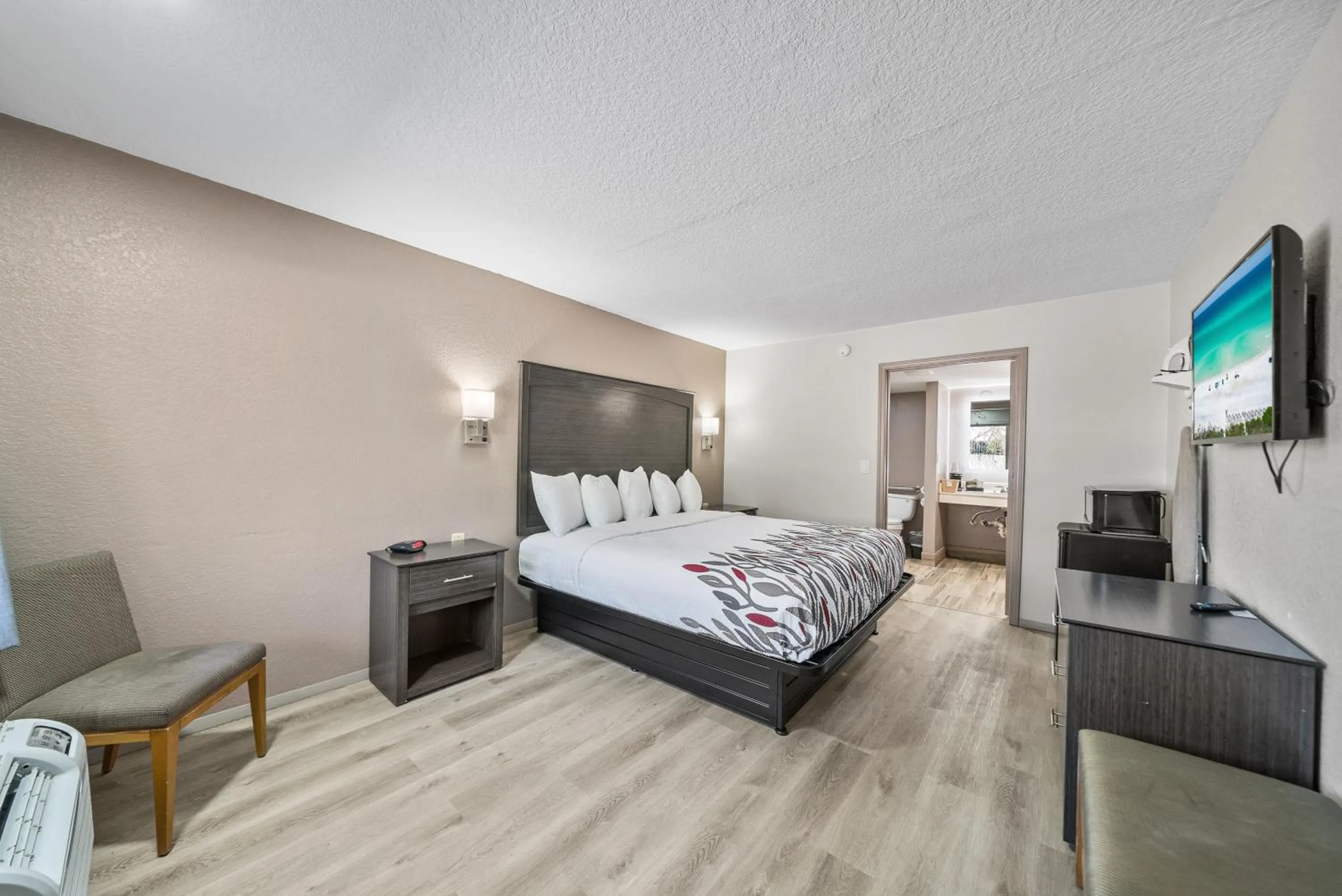 Bed in Executive Inn - Panama City Beach