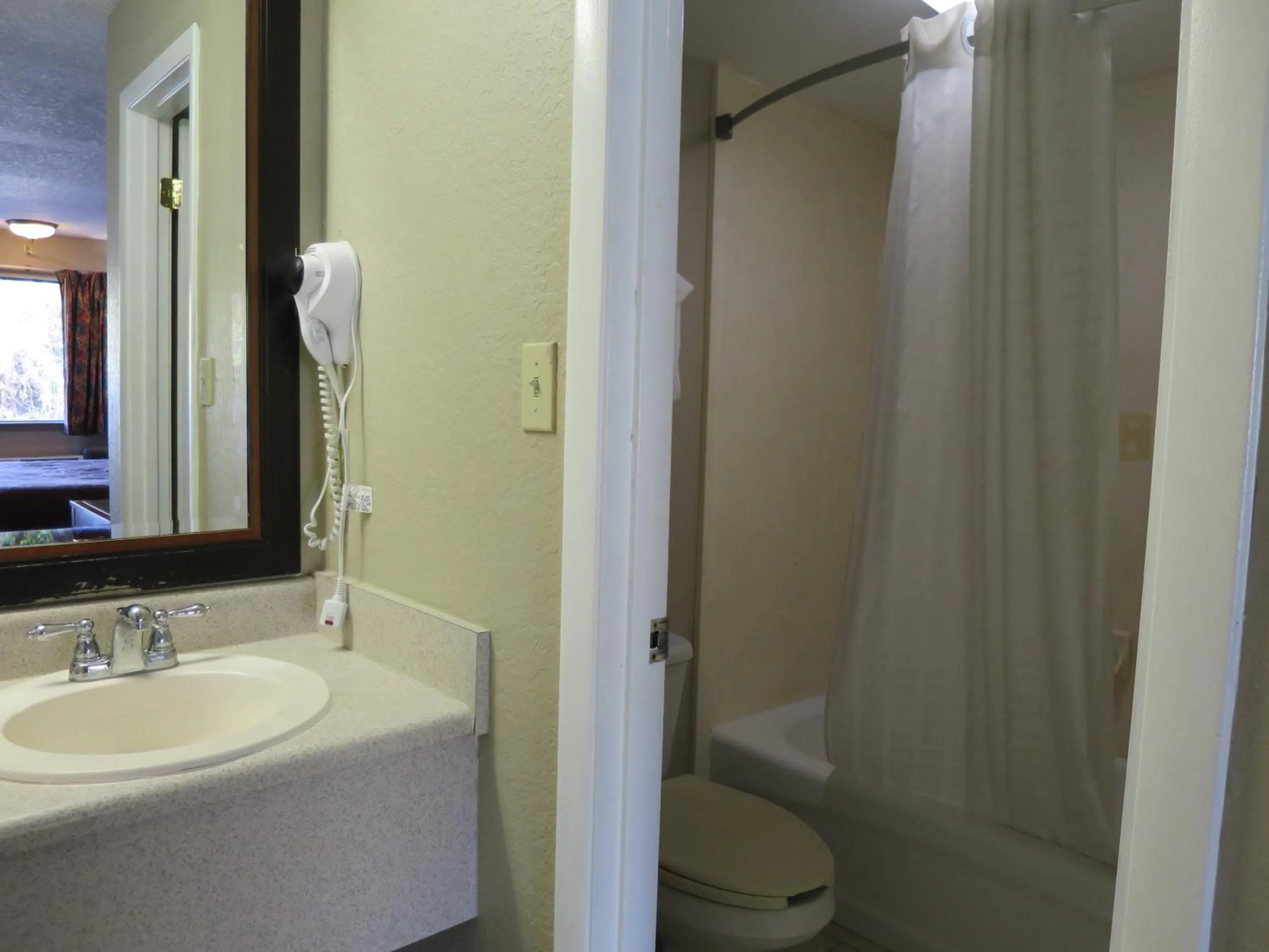 Bathroom in Executive Inn - Panama City Beach