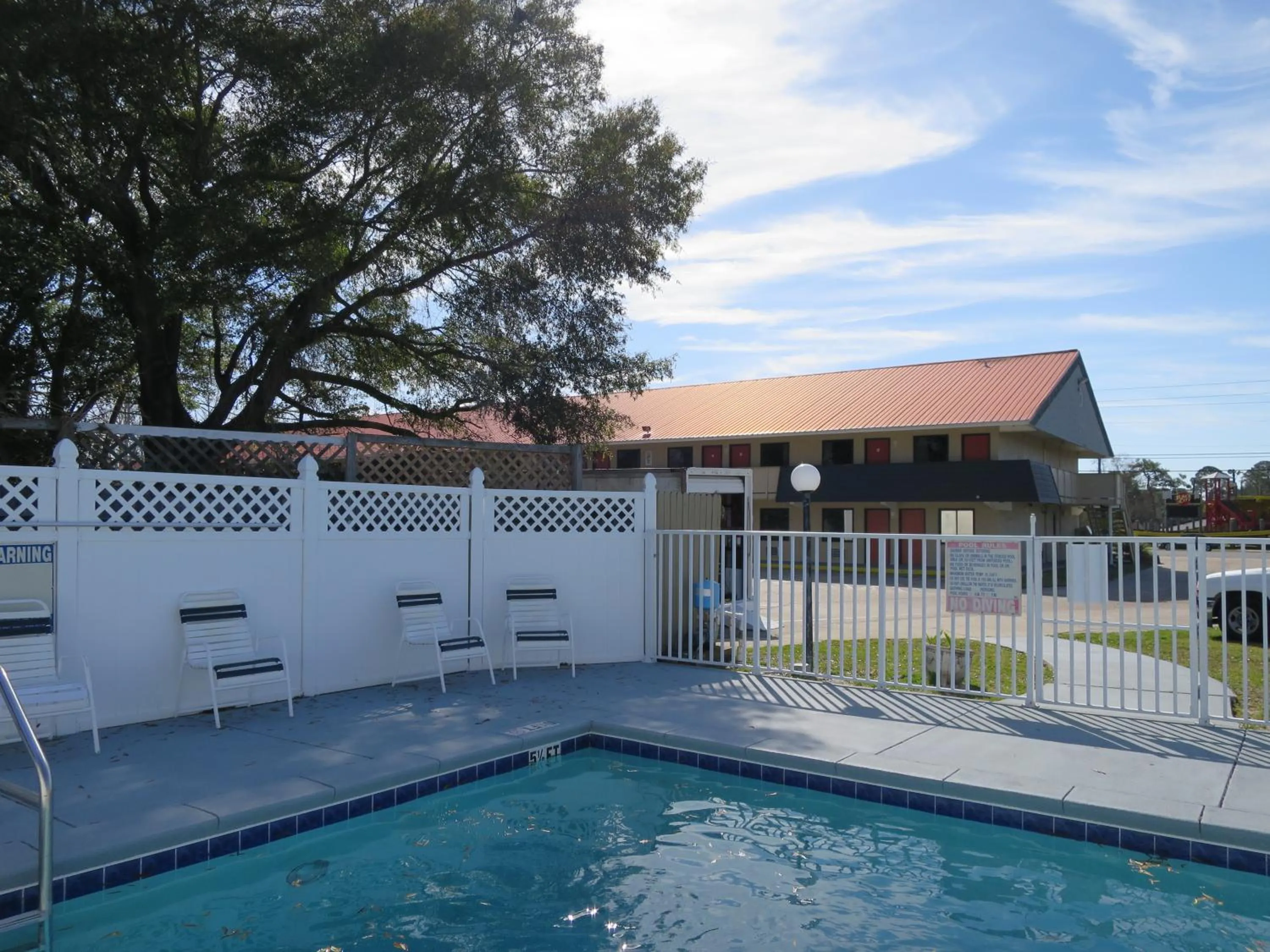 Swimming pool in Executive Inn - Panama City Beach