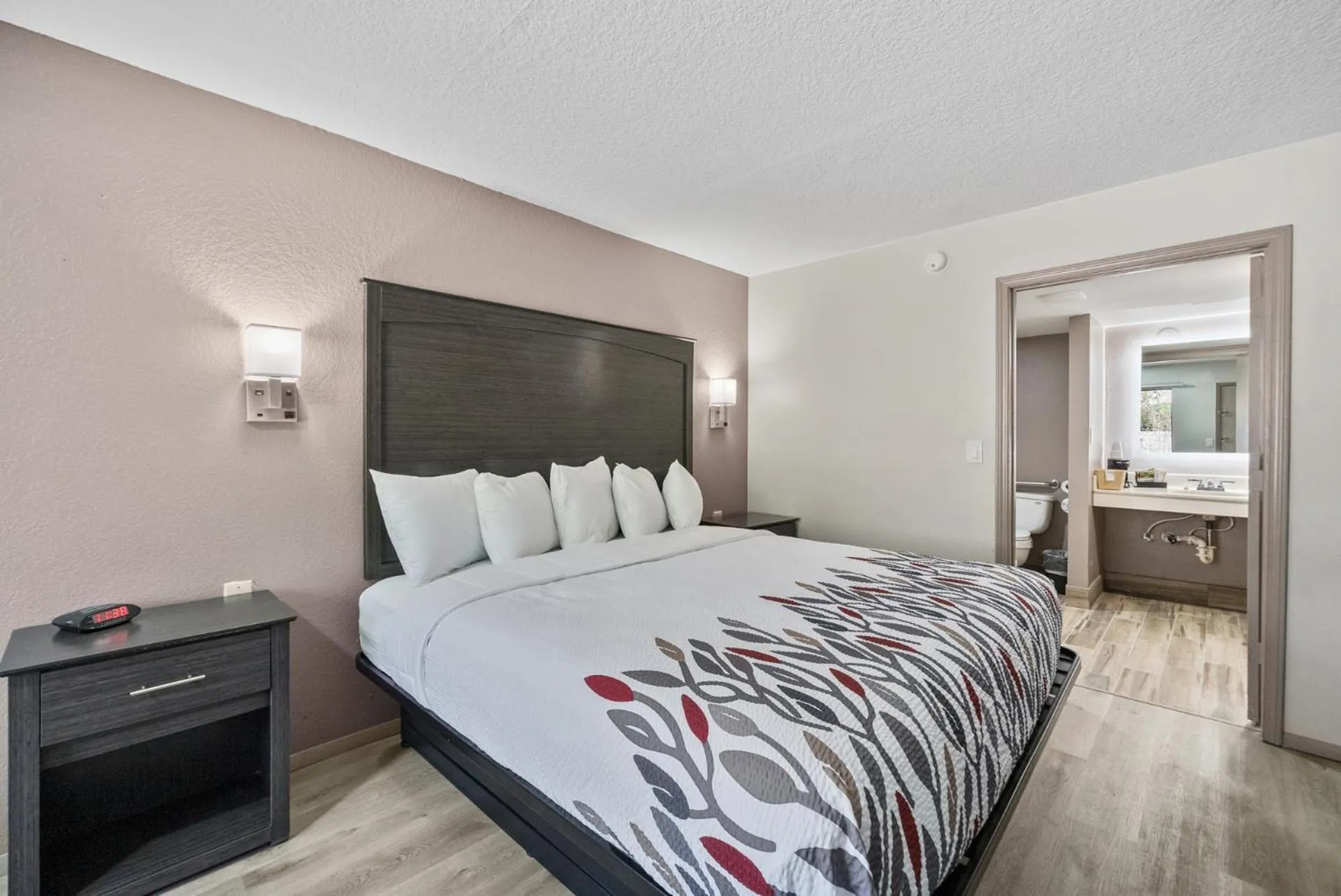 Bed in Executive Inn - Panama City Beach