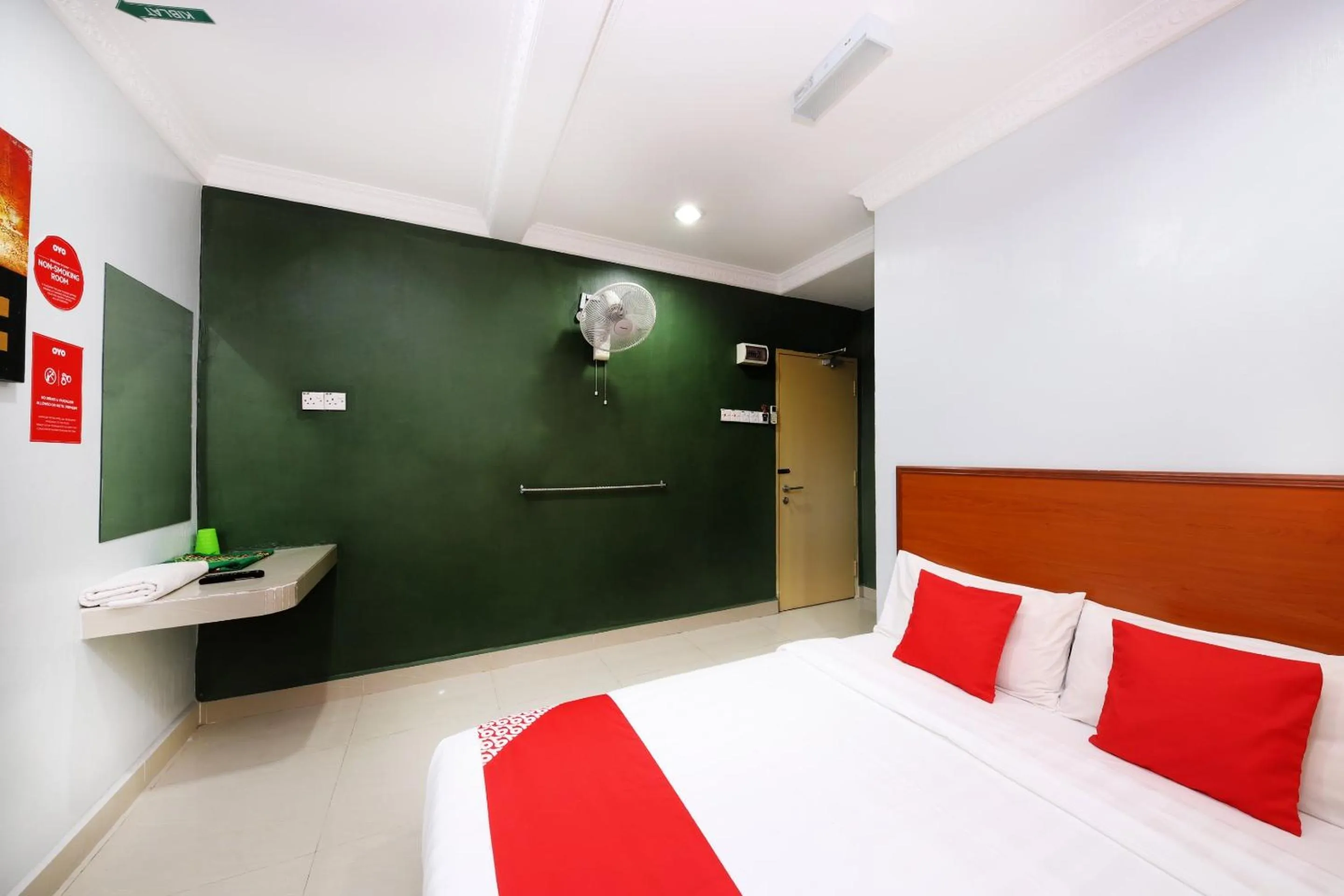 Bedroom, Bed in Super OYO 720 Corridor Hotel 2
