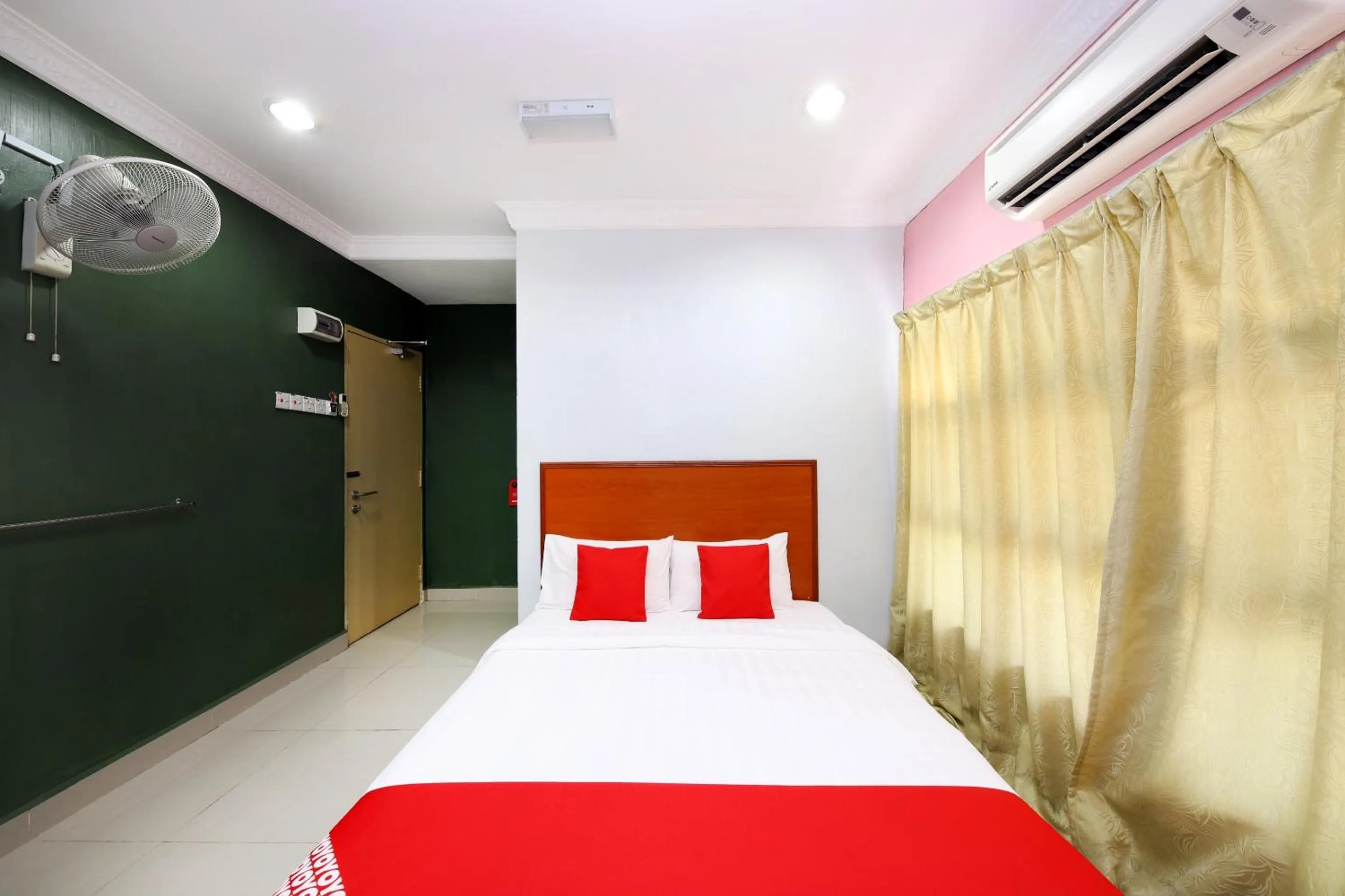 Bedroom, Bed in Super OYO 720 Corridor Hotel 2