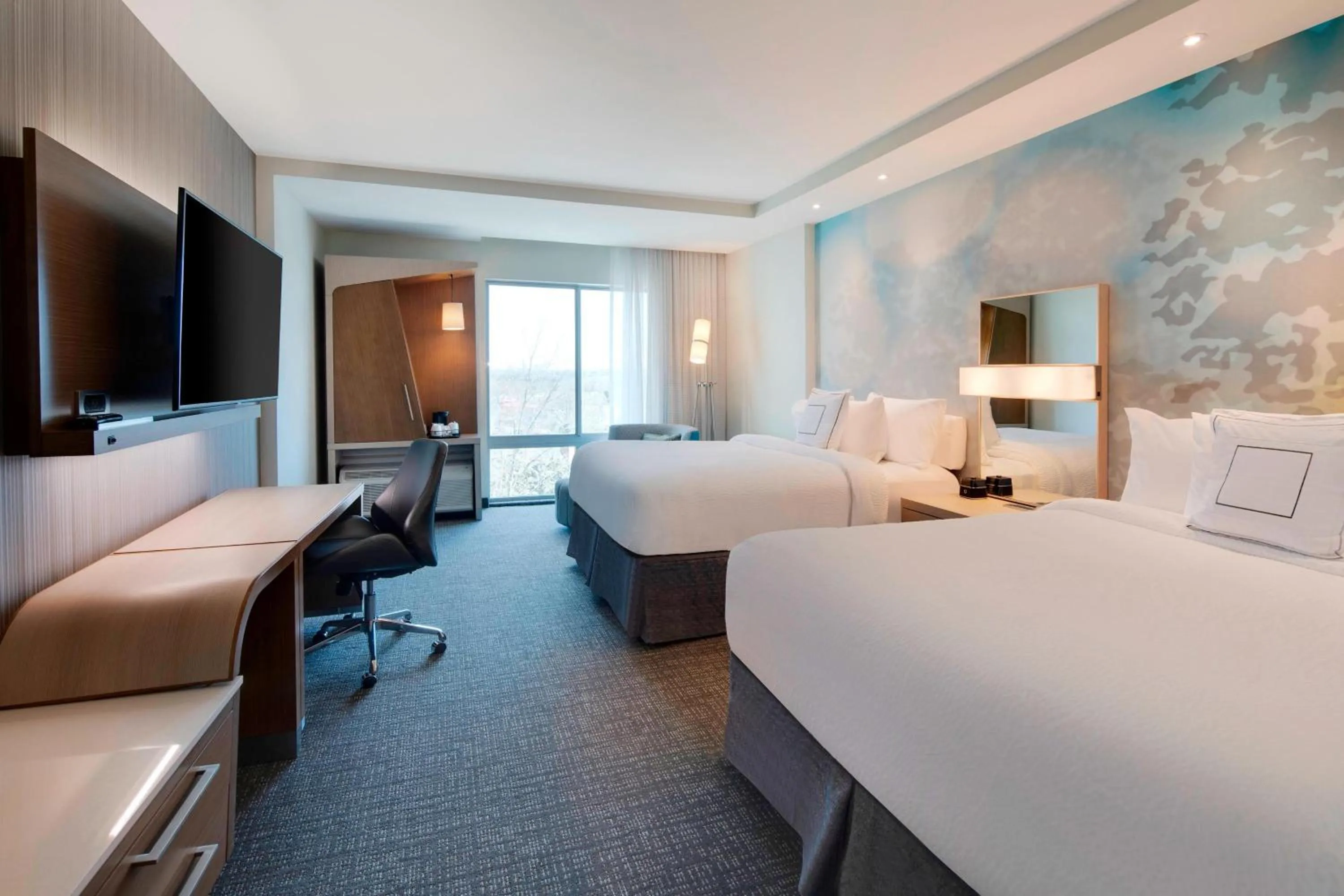 Photo of the whole room, Bed in Courtyard by Marriott Atlanta Vinings/Galleria