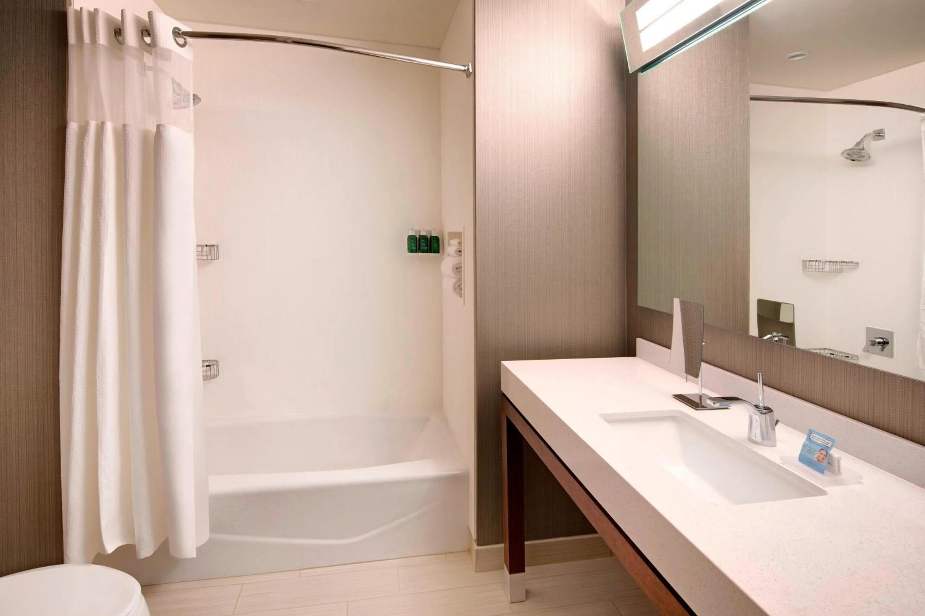 Bathroom in Courtyard by Marriott Atlanta Vinings/Galleria