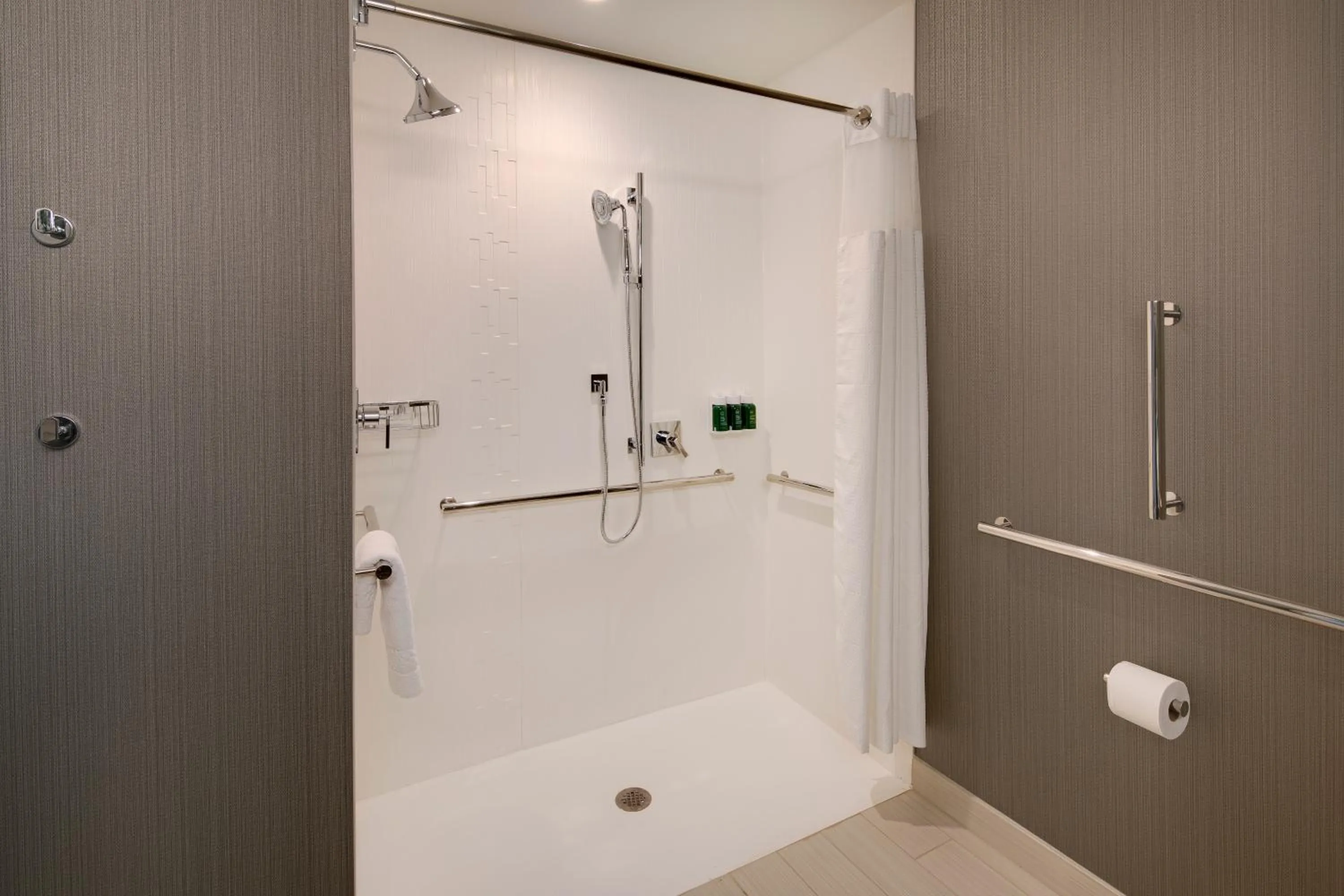 Shower in Courtyard by Marriott Atlanta Vinings/Galleria