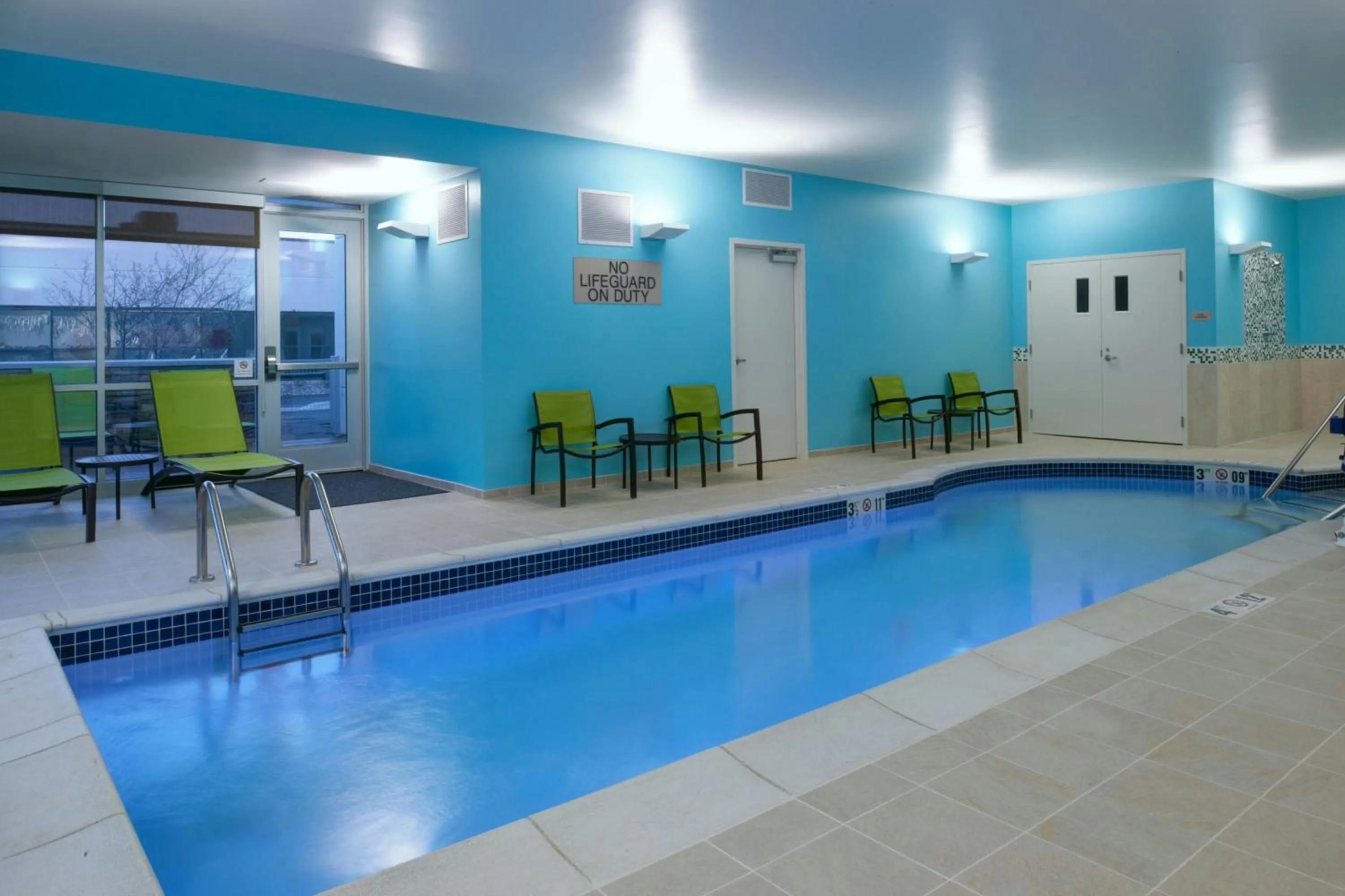 Swimming pool in SpringHill Suites by Marriott East Lansing University Area, Lansing Area
