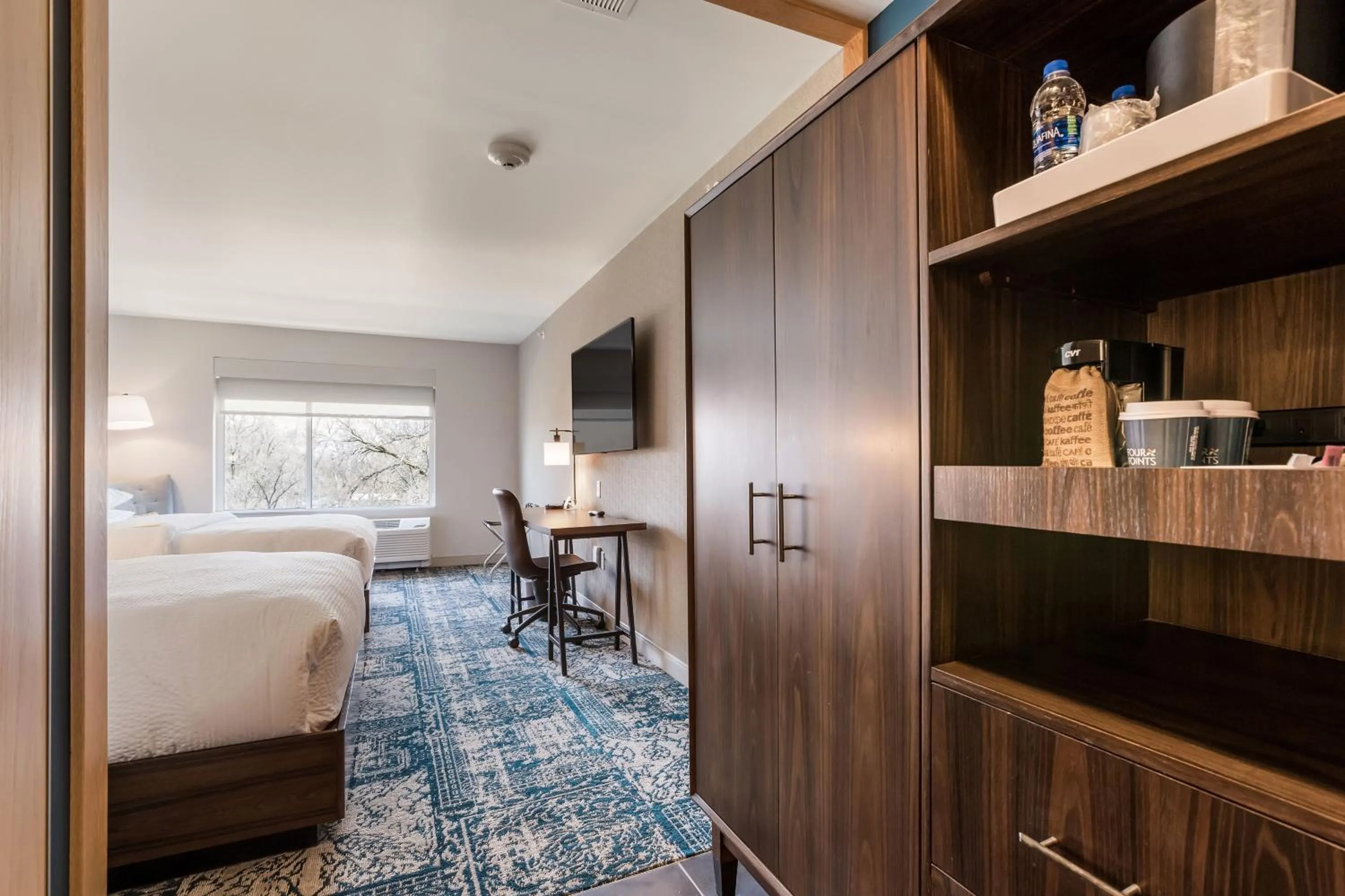 Photo of the whole room, Bed in Four Points by Sheraton Elkhart